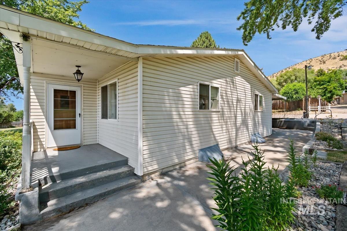 5810 W Hill Rd, Boise, Idaho 83703, 3 Bedrooms, 2 Bathrooms, Residential For Sale, Price $645,000,MLS 98999893