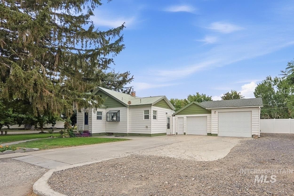418 E Ave B, Wendell, Idaho 83355, 3 Bedrooms, 2 Bathrooms, Residential For Sale, Price $369,000, 98999894