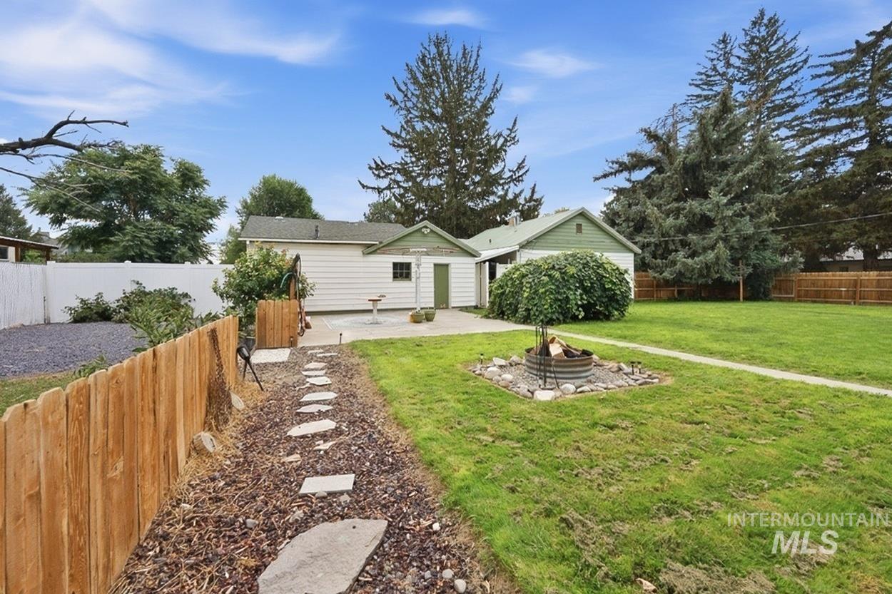 418 E Ave B, Wendell, Idaho 83355, 3 Bedrooms, 2 Bathrooms, Residential For Sale, Price $369,000, 98999894