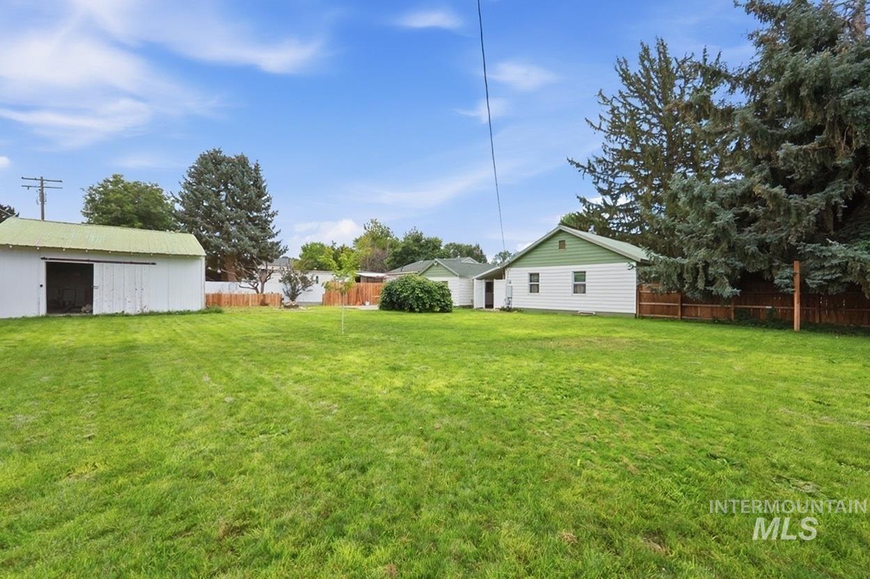 418 E Ave B, Wendell, Idaho 83355, 3 Bedrooms, 2 Bathrooms, Residential For Sale, Price $369,000, 98999894