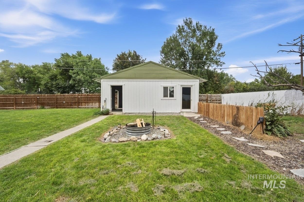 418 E Ave B, Wendell, Idaho 83355, 3 Bedrooms, 2 Bathrooms, Residential For Sale, Price $369,000, 98999894