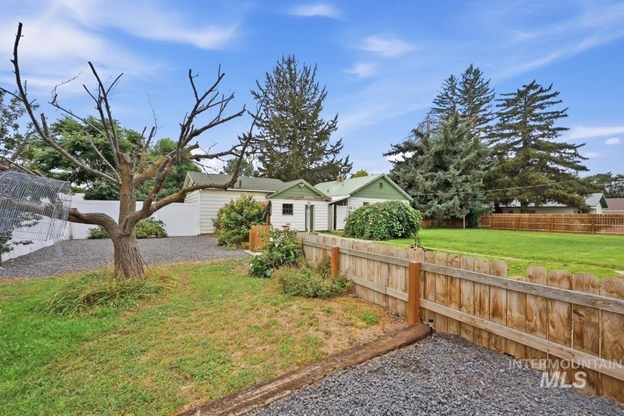 418 E Ave B, Wendell, Idaho 83355, 3 Bedrooms, 2 Bathrooms, Residential For Sale, Price $369,000, 98999894
