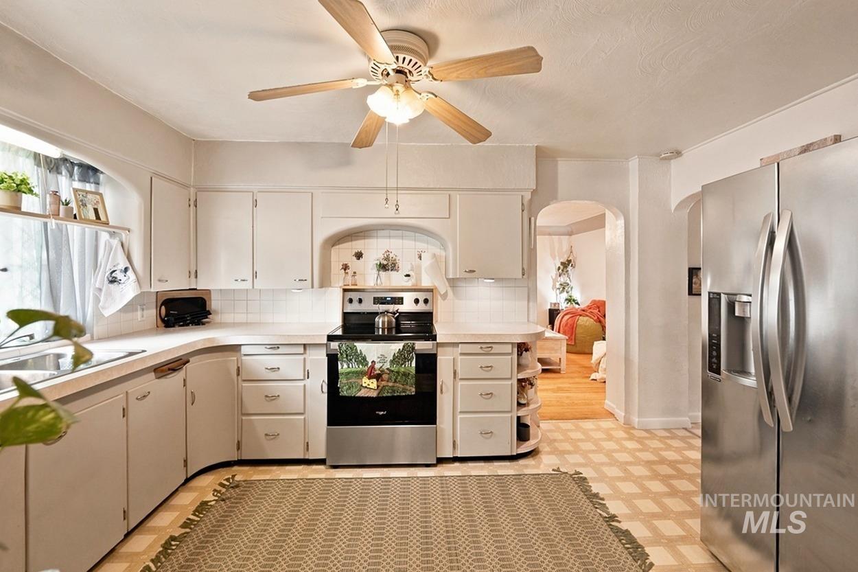 418 E Ave B, Wendell, Idaho 83355, 3 Bedrooms, 2 Bathrooms, Residential For Sale, Price $369,000, 98999894