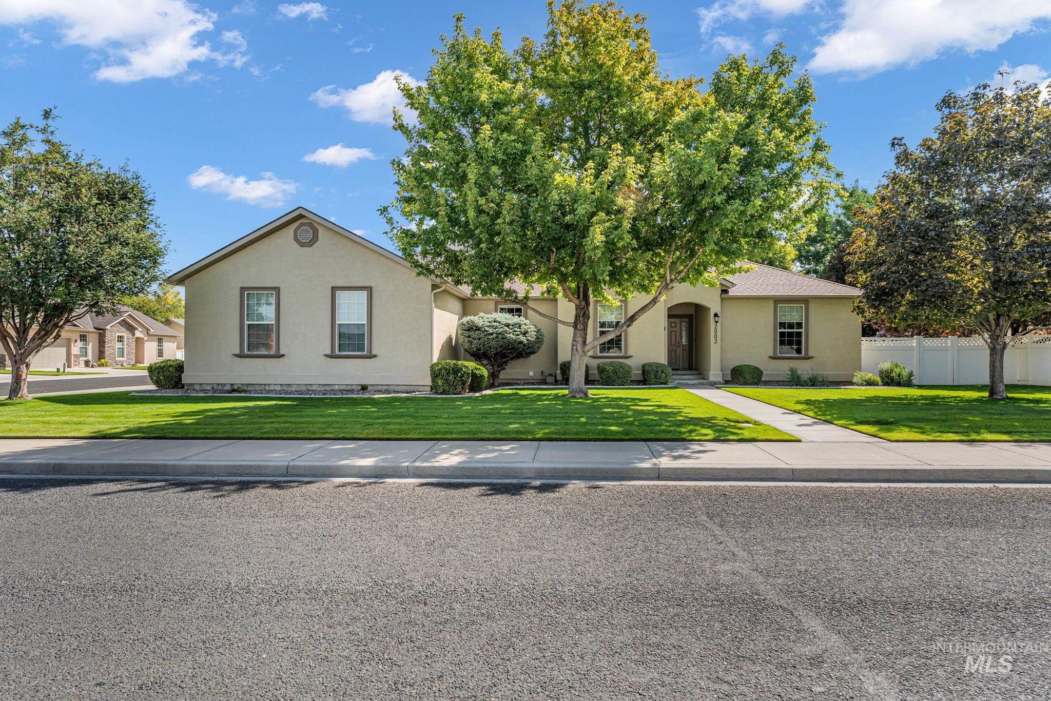 2002 Park View Dr, Twin Falls, Idaho 83301, 4 Bedrooms, 2 Bathrooms, Residential For Sale, Price $511,000,MLS 98999896