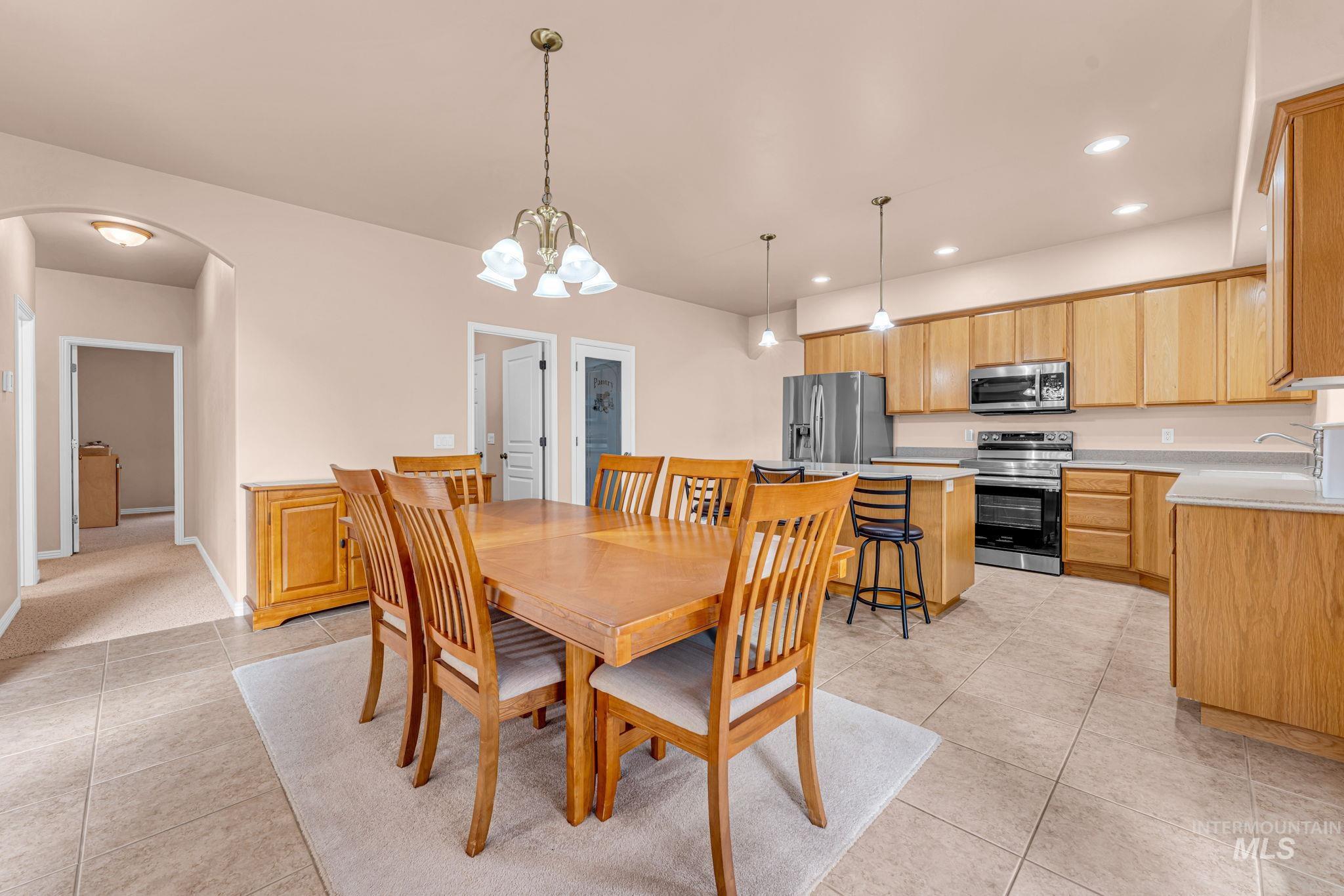 2002 Park View Dr, Twin Falls, Idaho 83301, 4 Bedrooms, 2 Bathrooms, Residential For Sale, Price $511,000,MLS 98999896
