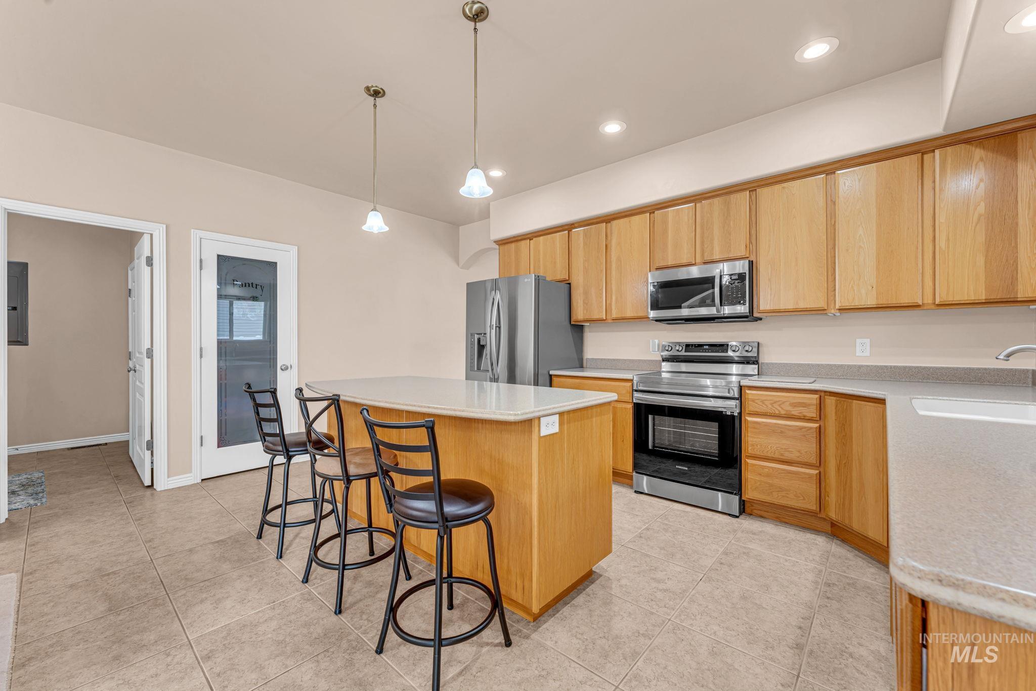 2002 Park View Dr, Twin Falls, Idaho 83301, 4 Bedrooms, 2 Bathrooms, Residential For Sale, Price $511,000,MLS 98999896