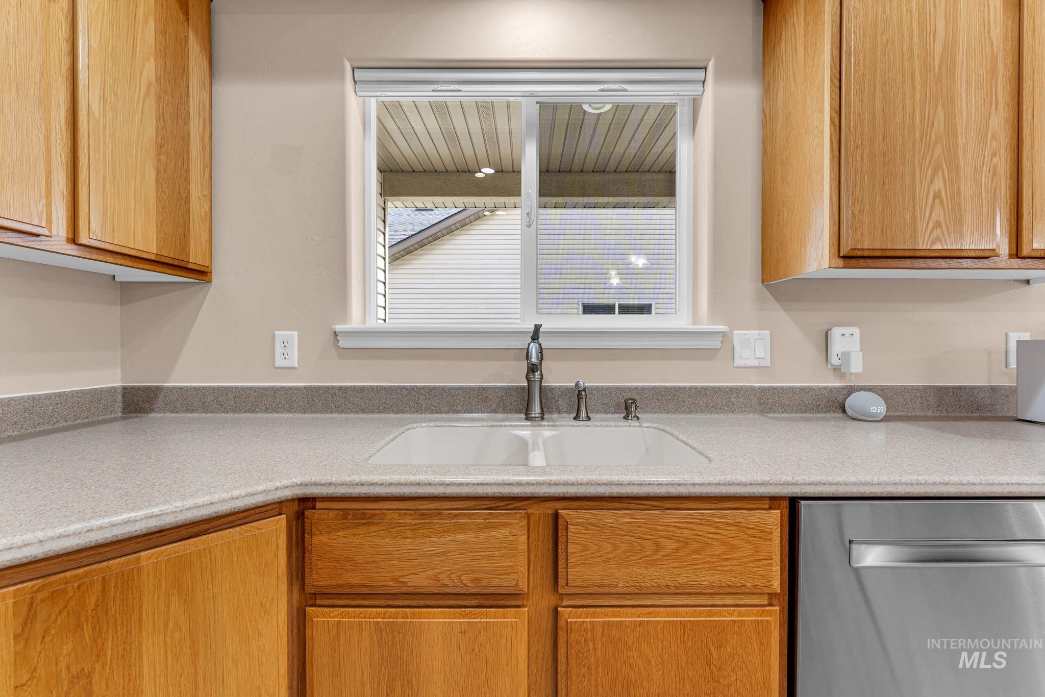 2002 Park View Dr, Twin Falls, Idaho 83301, 4 Bedrooms, 2 Bathrooms, Residential For Sale, Price $511,000,MLS 98999896