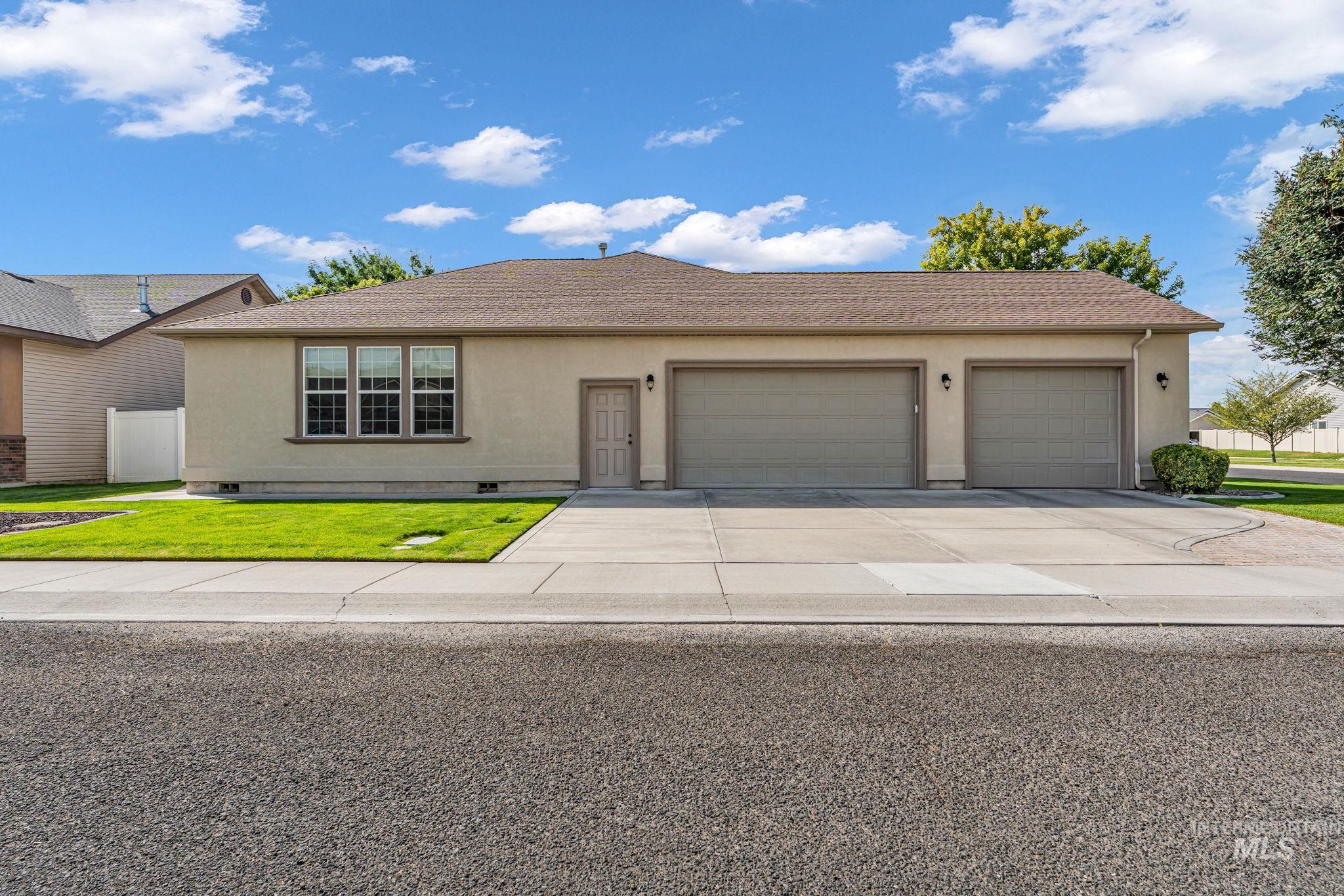 2002 Park View Dr, Twin Falls, Idaho 83301, 4 Bedrooms, 2 Bathrooms, Residential For Sale, Price $511,000,MLS 98999896