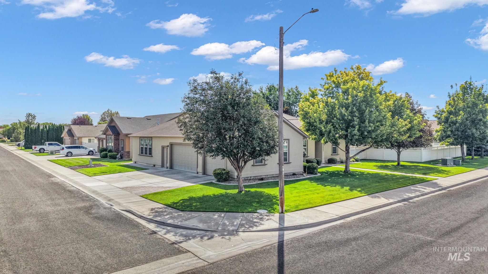 2002 Park View Dr, Twin Falls, Idaho 83301, 4 Bedrooms, 2 Bathrooms, Residential For Sale, Price $511,000,MLS 98999896