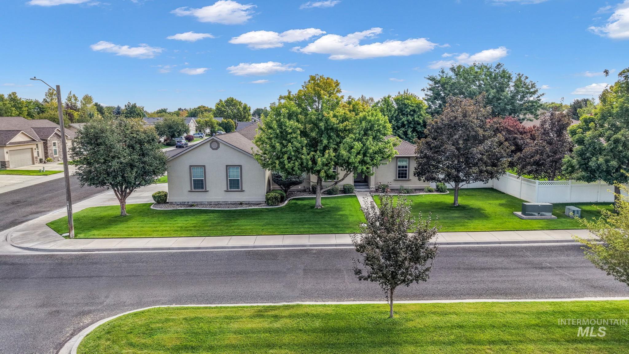 2002 Park View Dr, Twin Falls, Idaho 83301, 4 Bedrooms, 2 Bathrooms, Residential For Sale, Price $511,000,MLS 98999896
