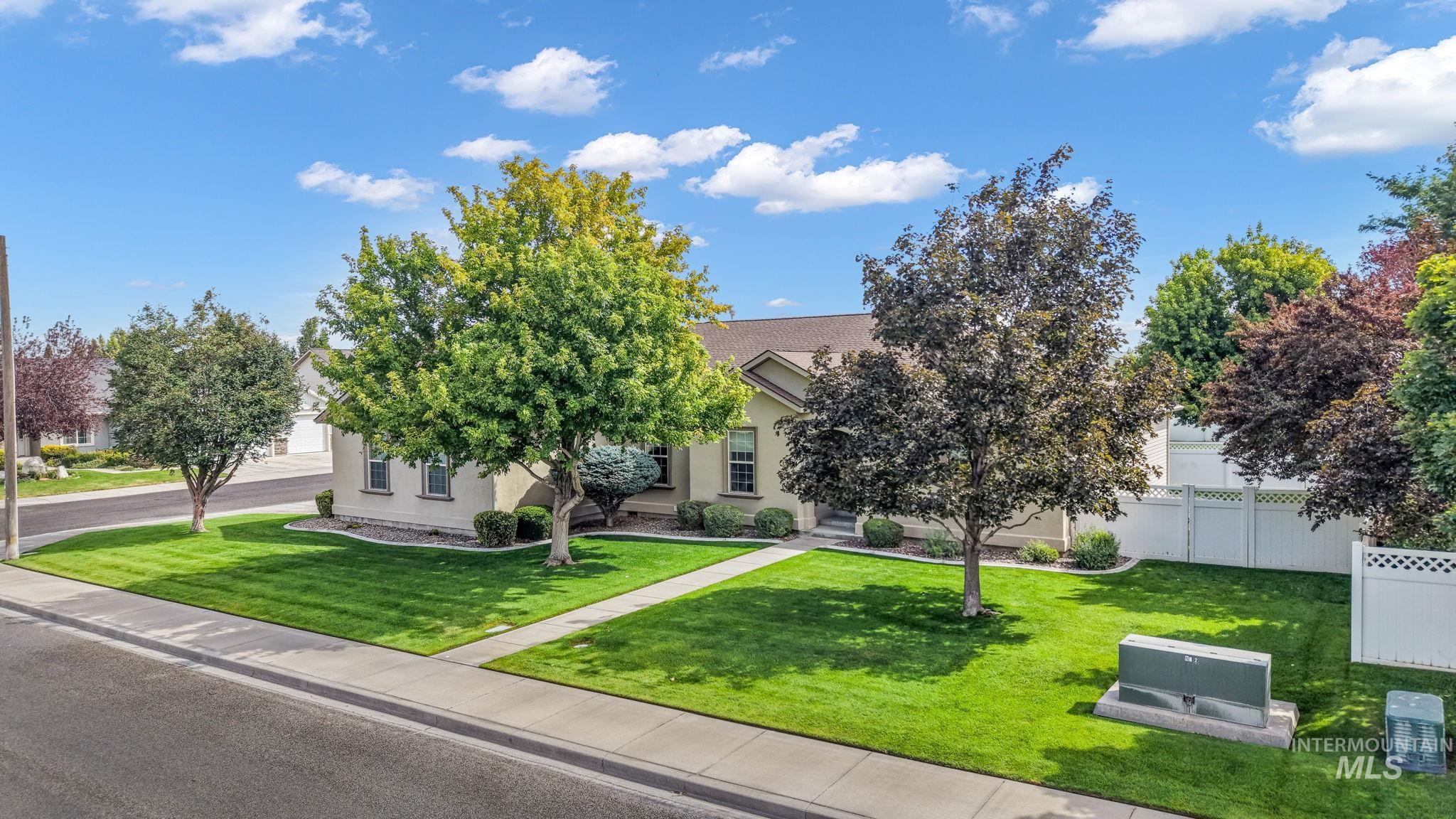2002 Park View Dr, Twin Falls, Idaho 83301, 4 Bedrooms, 2 Bathrooms, Residential For Sale, Price $511,000,MLS 98999896