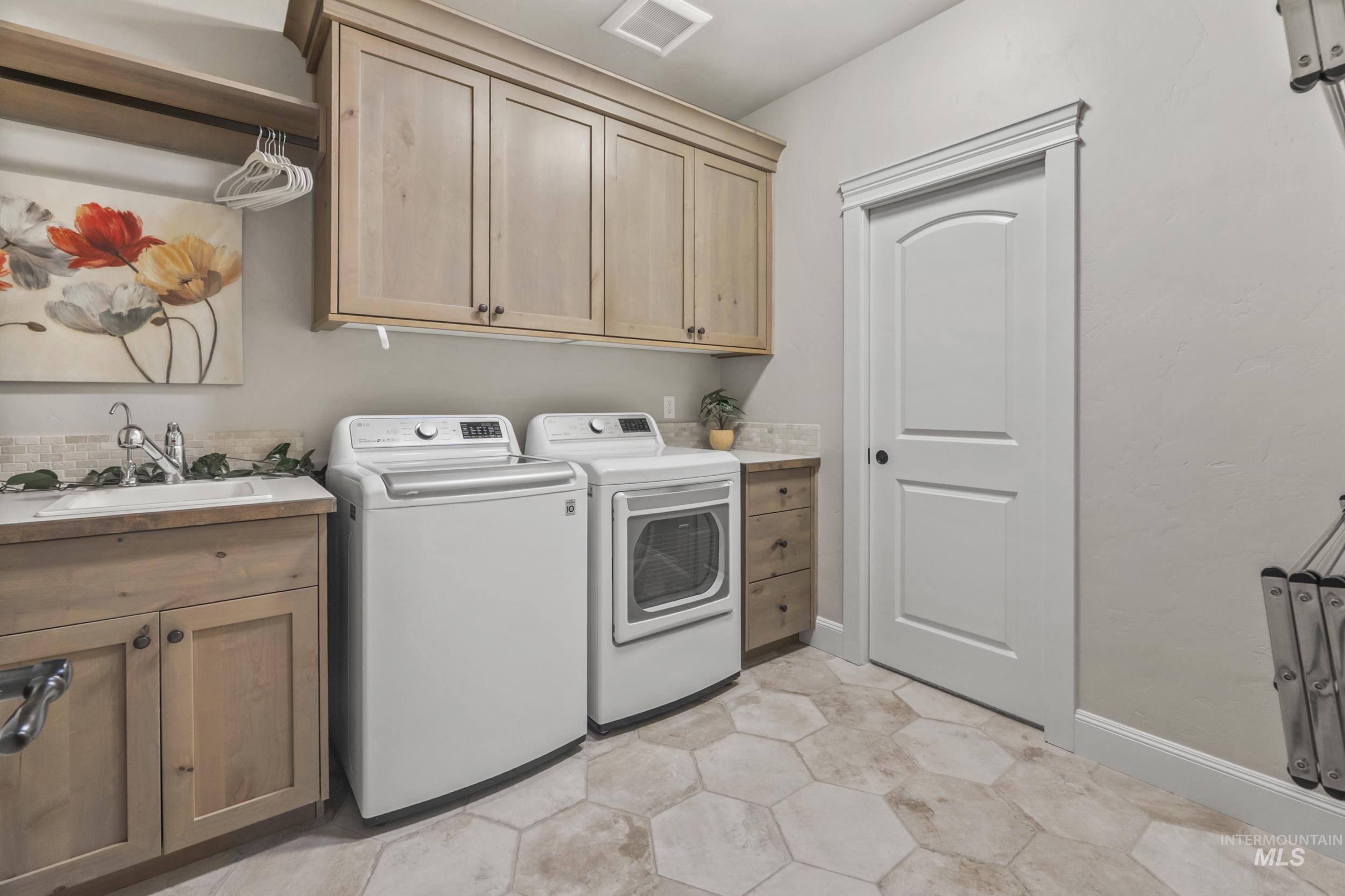 4128 W Bolton Dr, Eagle, Idaho 83616, 3 Bedrooms, 2.5 Bathrooms, Residential For Sale, Price $935,000, 98999897