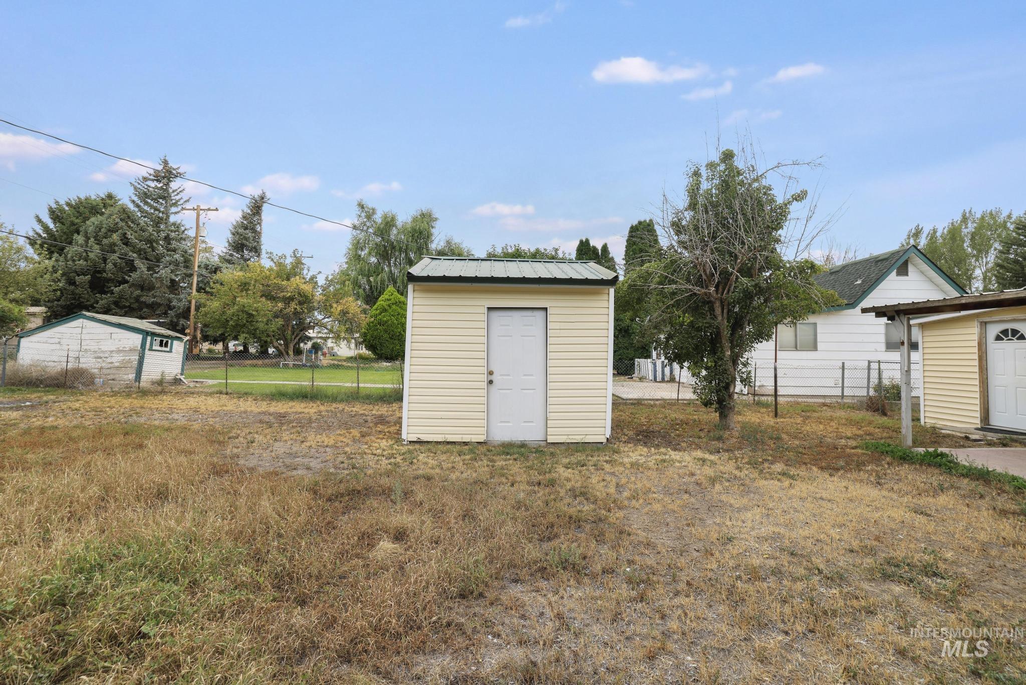 230 2nd St, Hazelton, Idaho 83335, 4 Bedrooms, 1 Bathroom, Residential For Sale, Price $259,000, 98999898