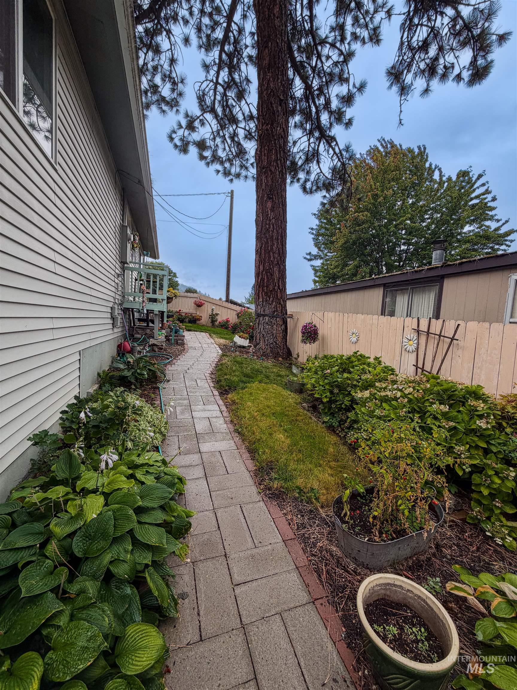 12779 Hartford, Orofino, Idaho 83544, 3 Bedrooms, 1 Bathroom, Residential For Sale, Price $200,000, 98999899