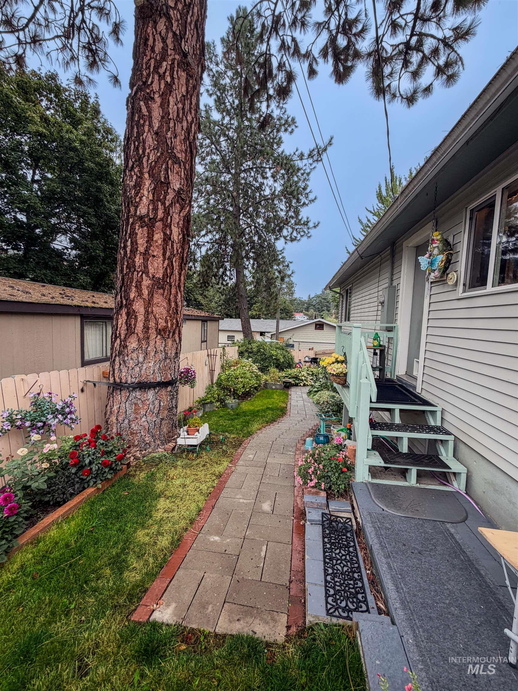 12779 Hartford, Orofino, Idaho 83544, 3 Bedrooms, 1 Bathroom, Residential For Sale, Price $200,000, 98999899
