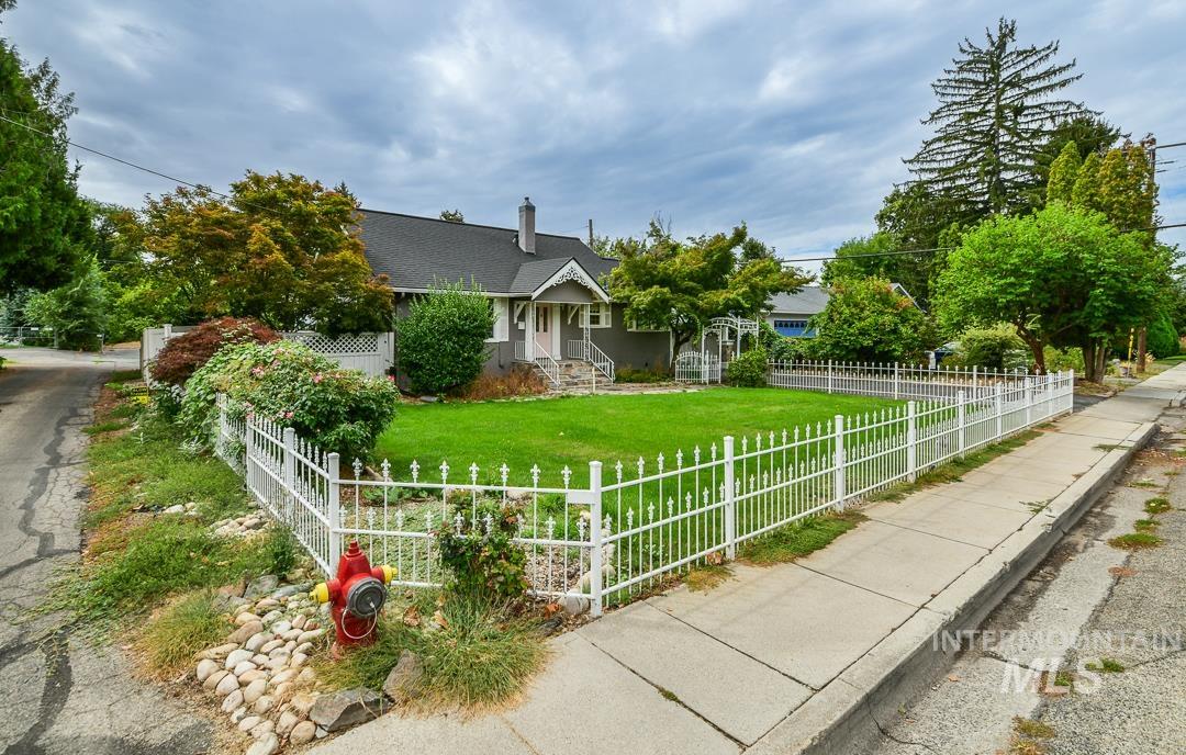 2721 W Cassia St, Boise, Idaho 83705, 4 Bedrooms, 2 Bathrooms, Residential For Sale, Price $605,000, 98999900