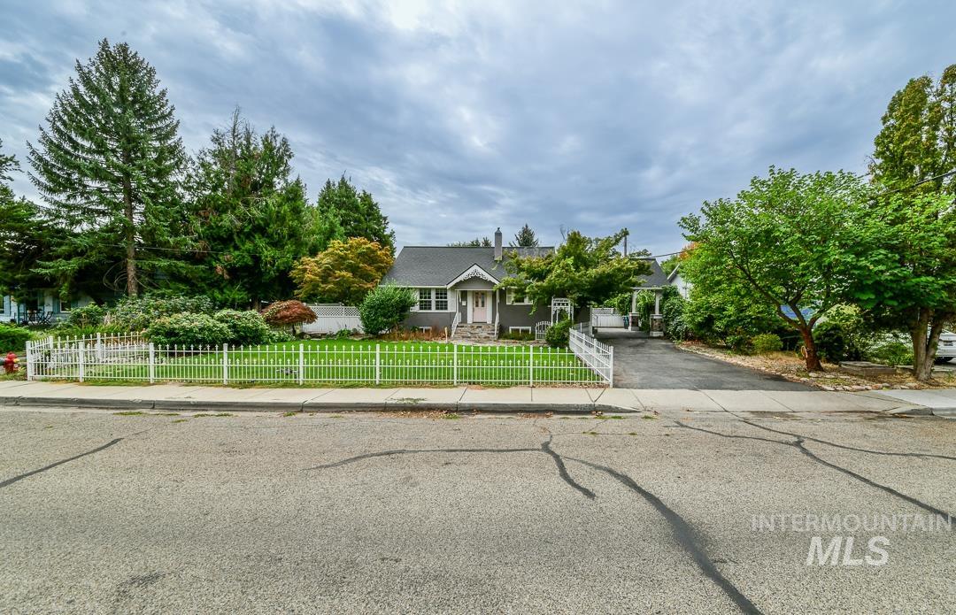 2721 W Cassia St, Boise, Idaho 83705, 4 Bedrooms, 2 Bathrooms, Residential For Sale, Price $605,000, 98999900