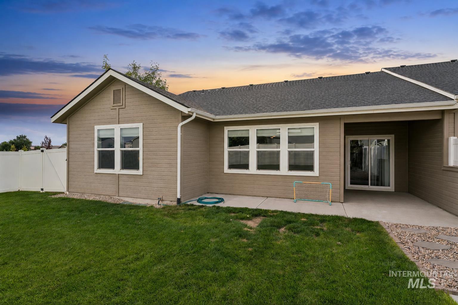 188 N Bay Haven Ave, Kuna, Idaho 83634, 3 Bedrooms, 2 Bathrooms, Residential For Sale, Price $418,000, 98999904