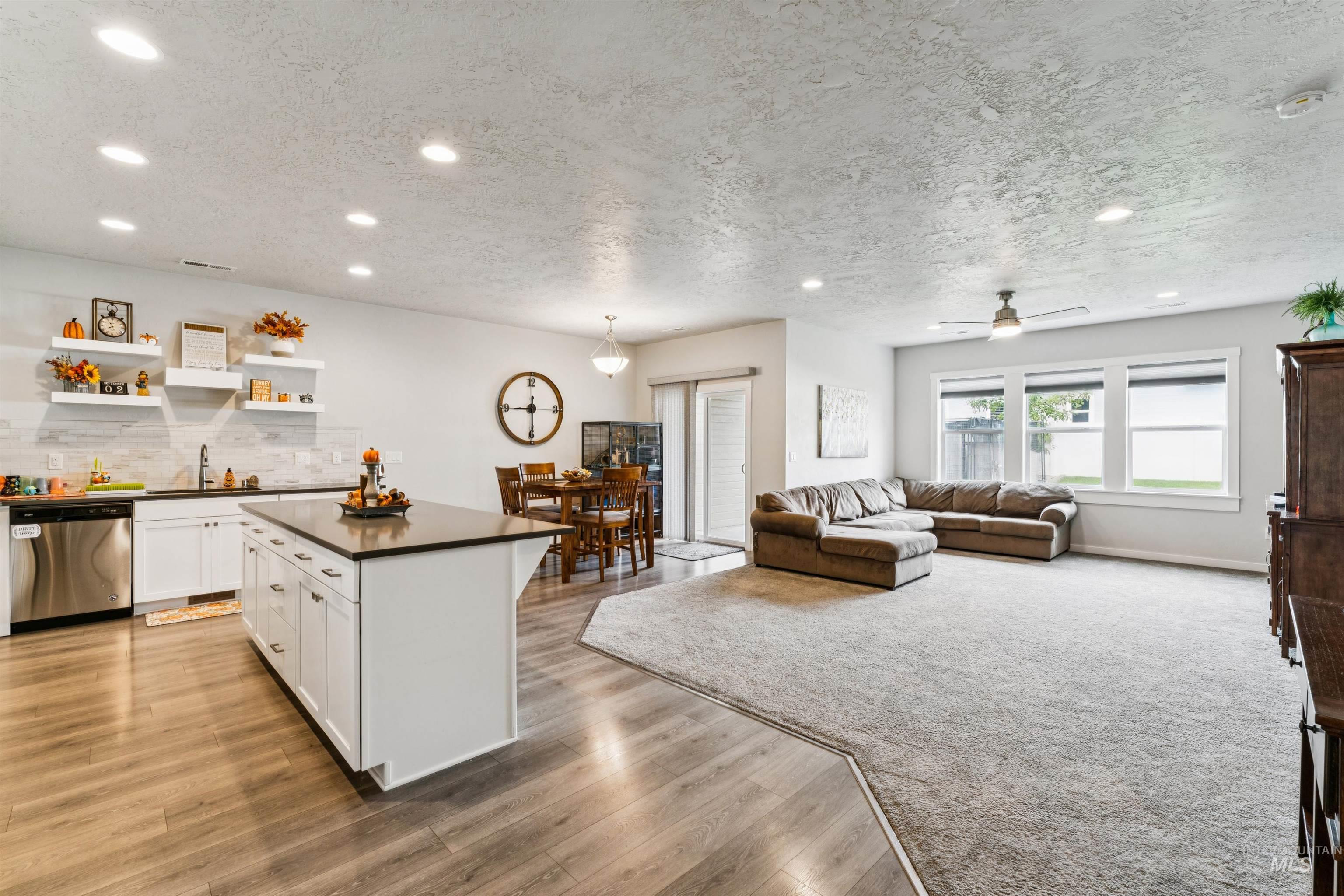 188 N Bay Haven Ave, Kuna, Idaho 83634, 3 Bedrooms, 2 Bathrooms, Residential For Sale, Price $418,000, 98999904