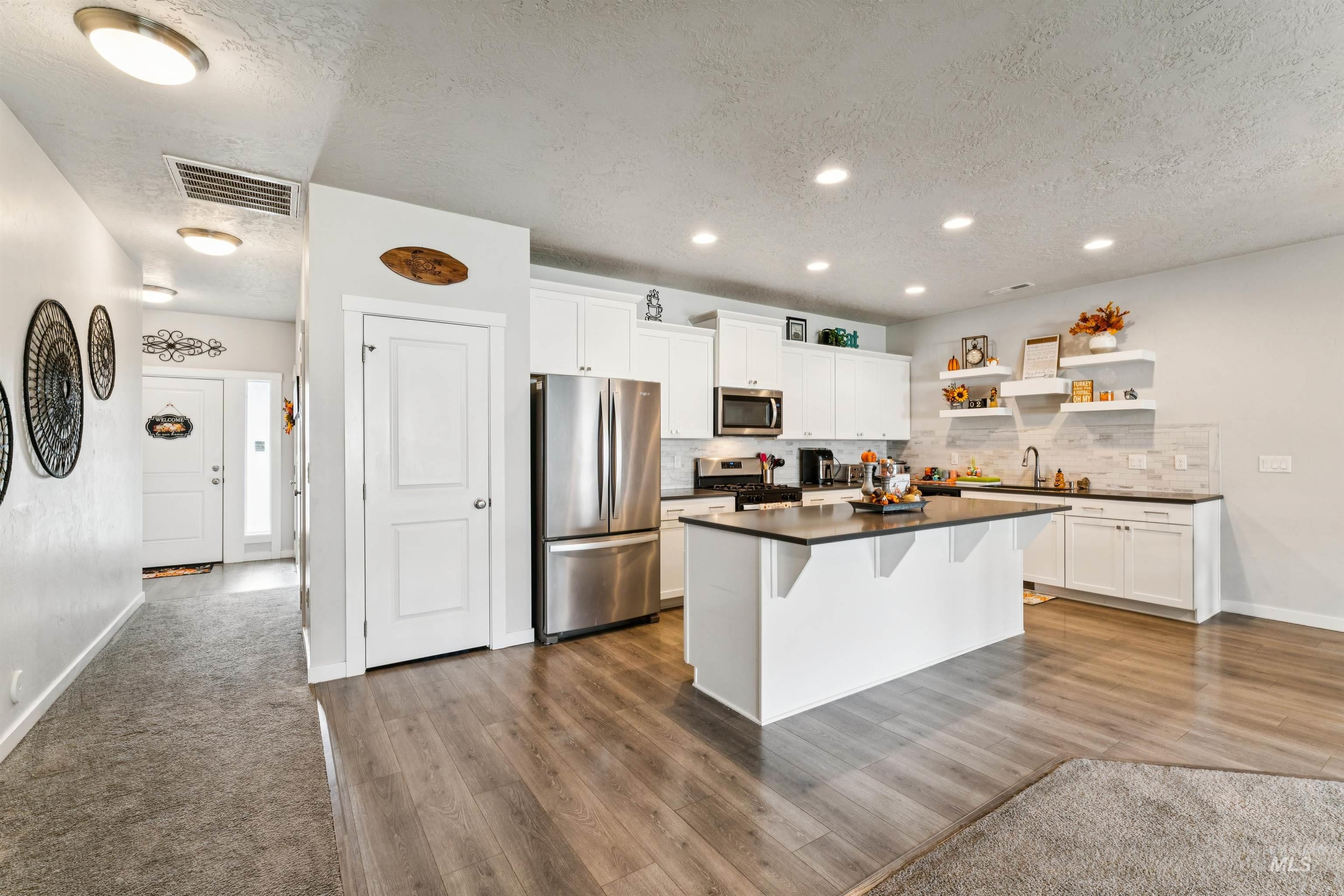188 N Bay Haven Ave, Kuna, Idaho 83634, 3 Bedrooms, 2 Bathrooms, Residential For Sale, Price $418,000, 98999904