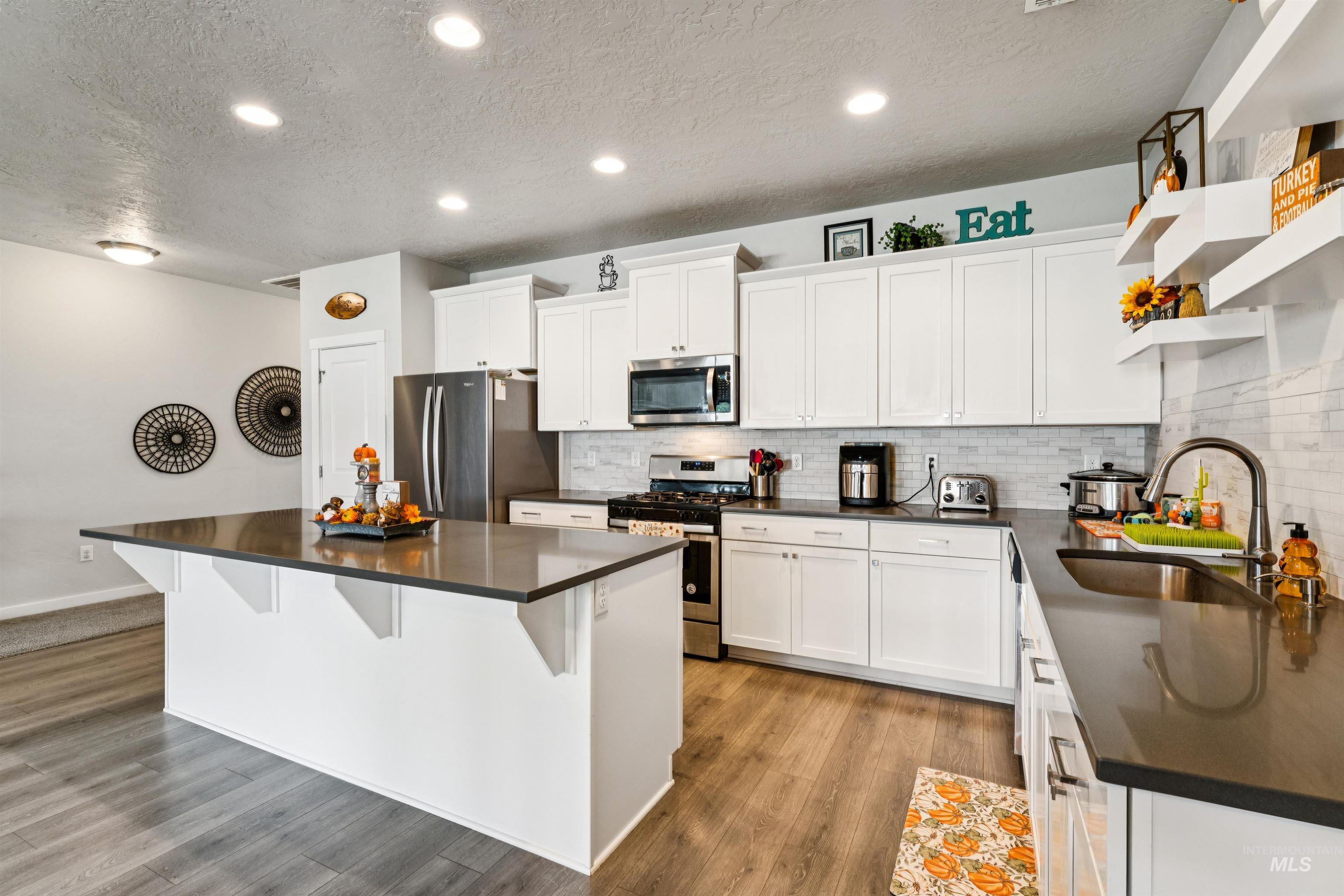 188 N Bay Haven Ave, Kuna, Idaho 83634, 3 Bedrooms, 2 Bathrooms, Residential For Sale, Price $418,000, 98999904