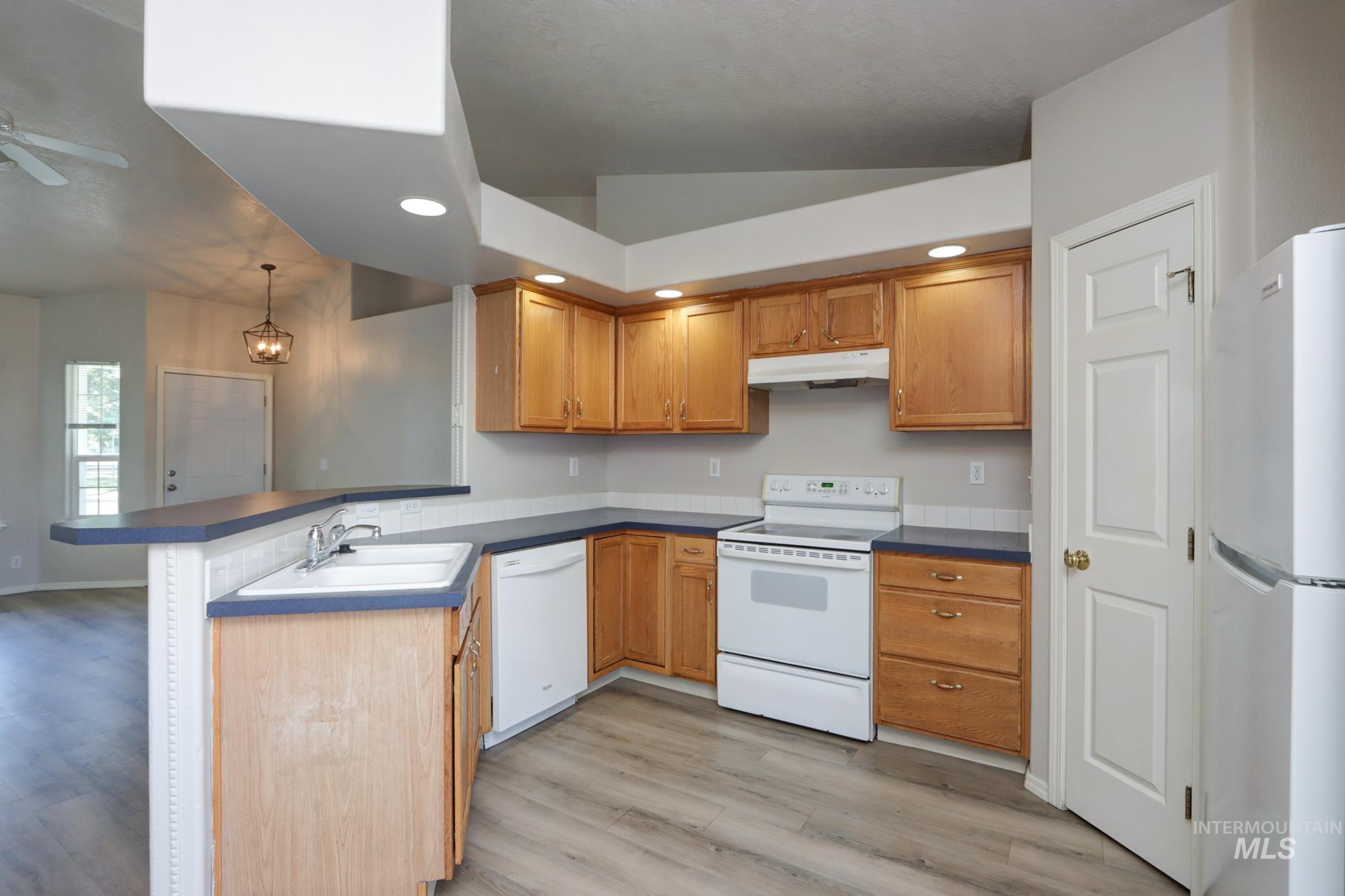 1914 W Curlew, Nampa, Idaho 83651, 3 Bedrooms, 2 Bathrooms, Residential For Sale, Price $334,900, 98999906