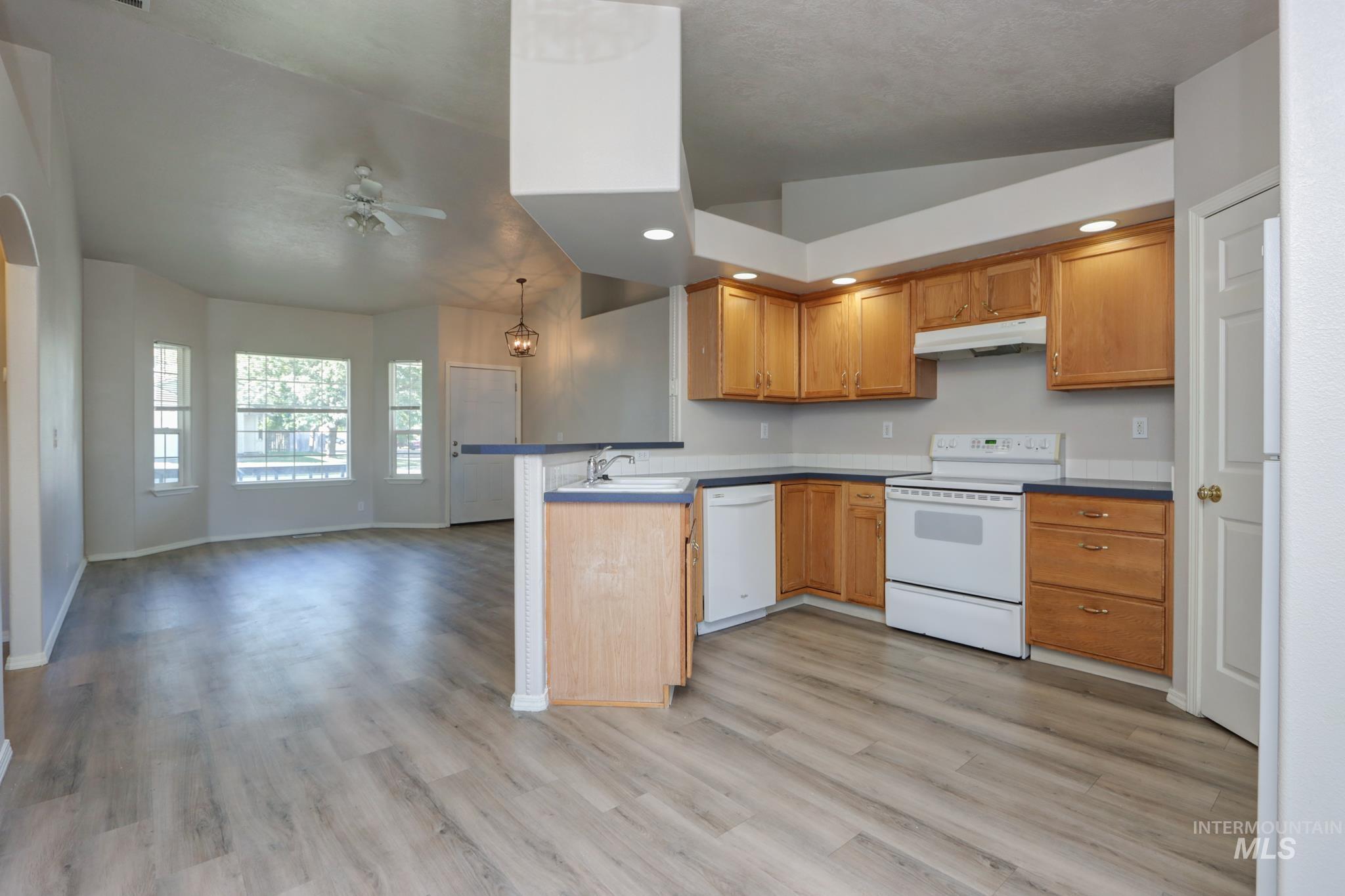 1914 W Curlew, Nampa, Idaho 83651, 3 Bedrooms, 2 Bathrooms, Residential For Sale, Price $334,900, 98999906