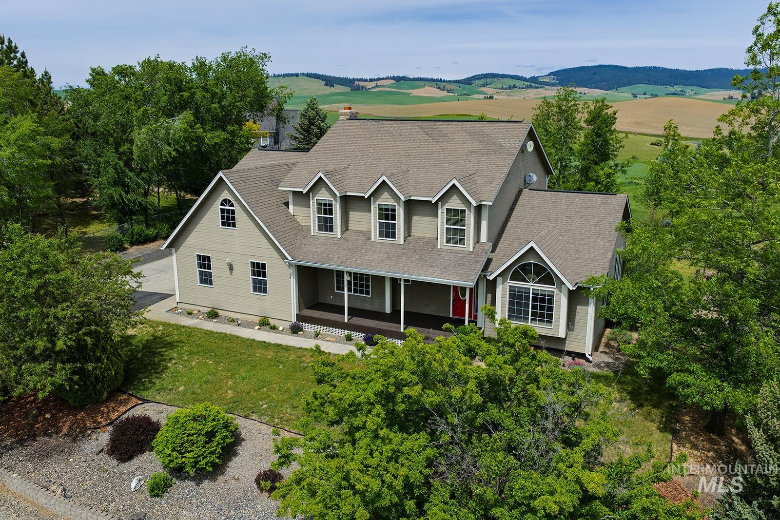 1060 Canterwood, Moscow, Idaho 83843, 5 Bedrooms, 2 Bathrooms, Residential For Sale, Price $699,000,MLS 98999911