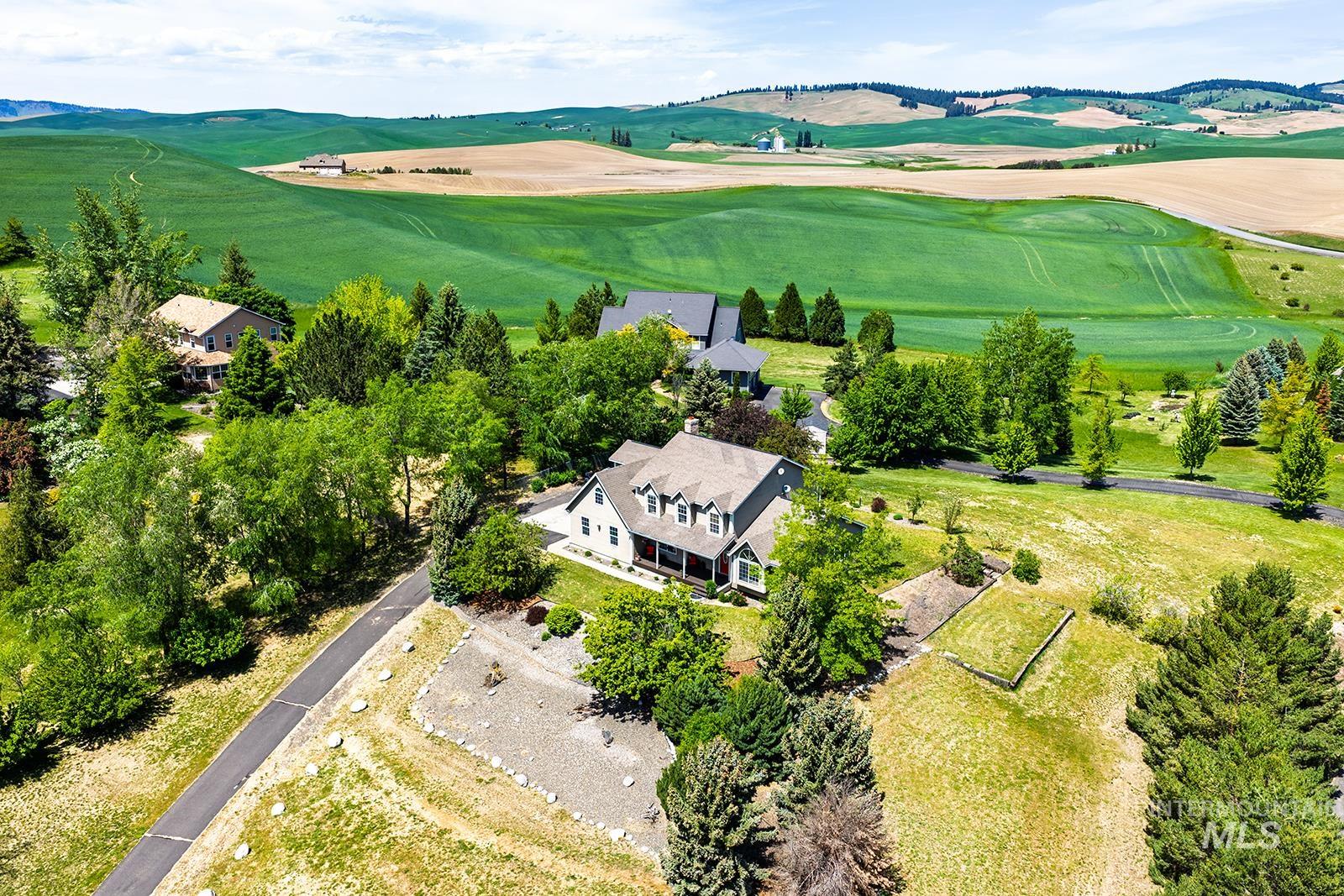 1060 Canterwood, Moscow, Idaho 83843, 5 Bedrooms, 2 Bathrooms, Residential For Sale, Price $699,000,MLS 98999911