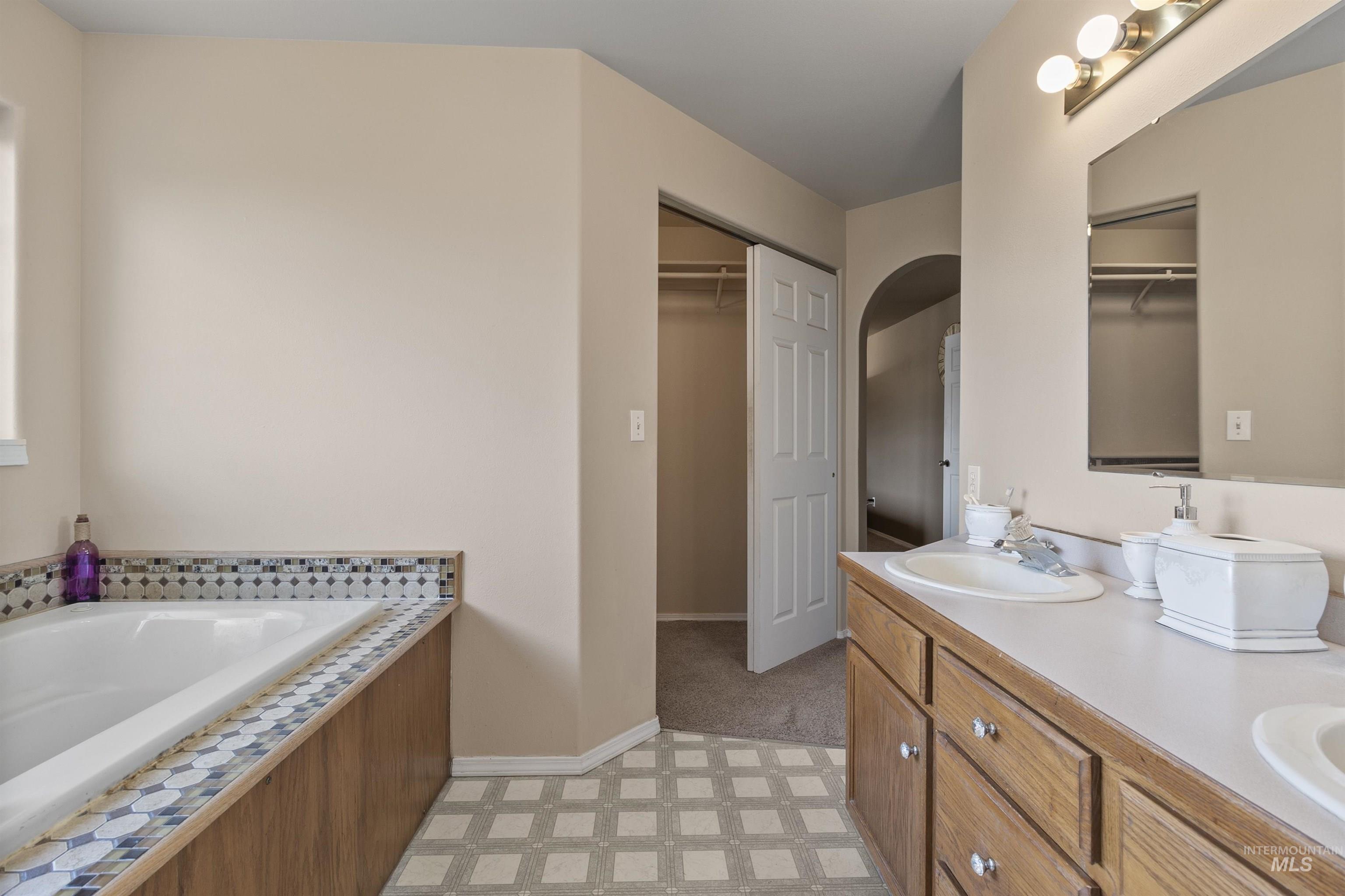 1060 Canterwood, Moscow, Idaho 83843, 5 Bedrooms, 2 Bathrooms, Residential For Sale, Price $699,000,MLS 98999911