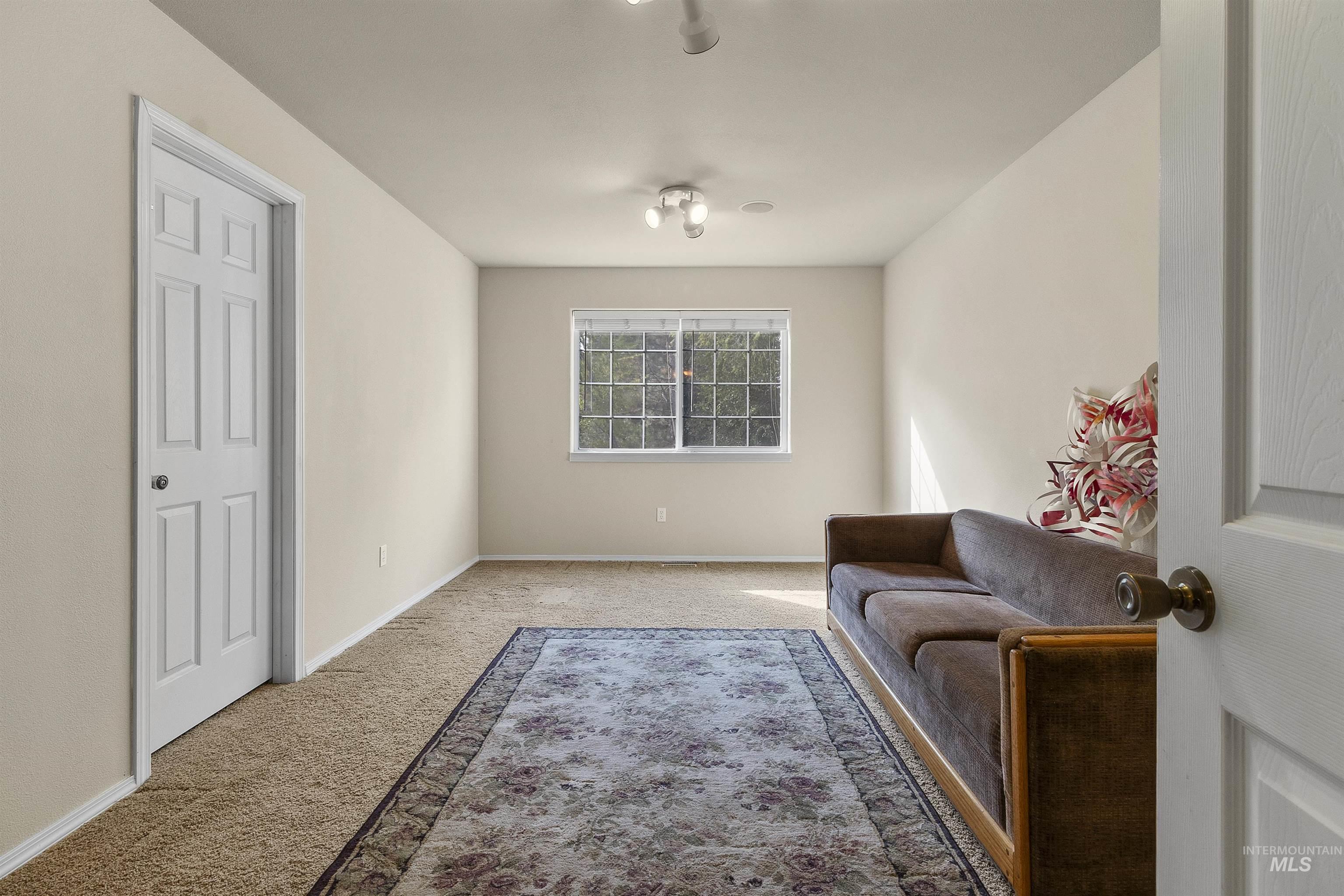 1060 Canterwood, Moscow, Idaho 83843, 5 Bedrooms, 2 Bathrooms, Residential For Sale, Price $699,000,MLS 98999911