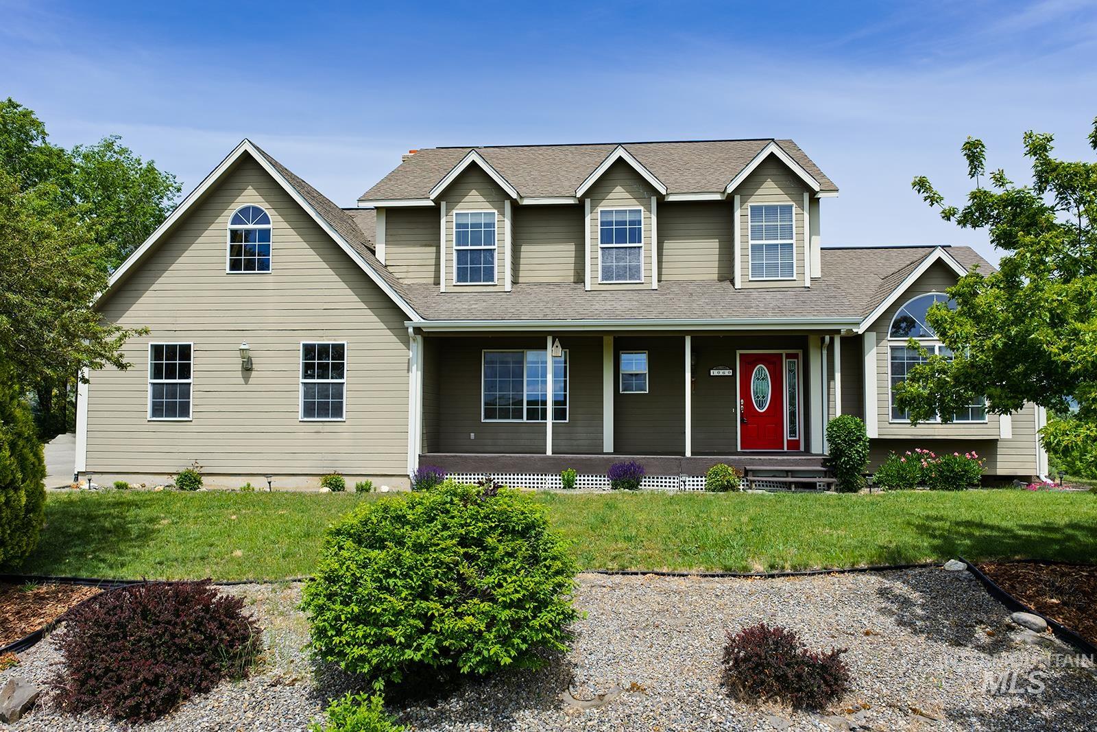 1060 Canterwood, Moscow, Idaho 83843, 5 Bedrooms, 2 Bathrooms, Residential For Sale, Price $699,000,MLS 98999911