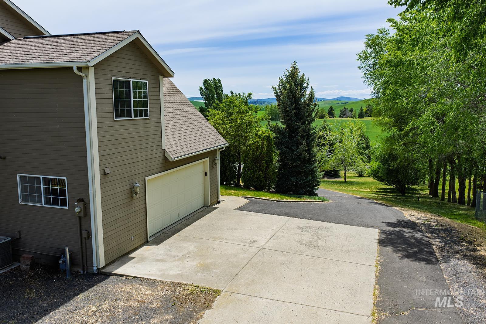 1060 Canterwood, Moscow, Idaho 83843, 5 Bedrooms, 2 Bathrooms, Residential For Sale, Price $699,000,MLS 98999911