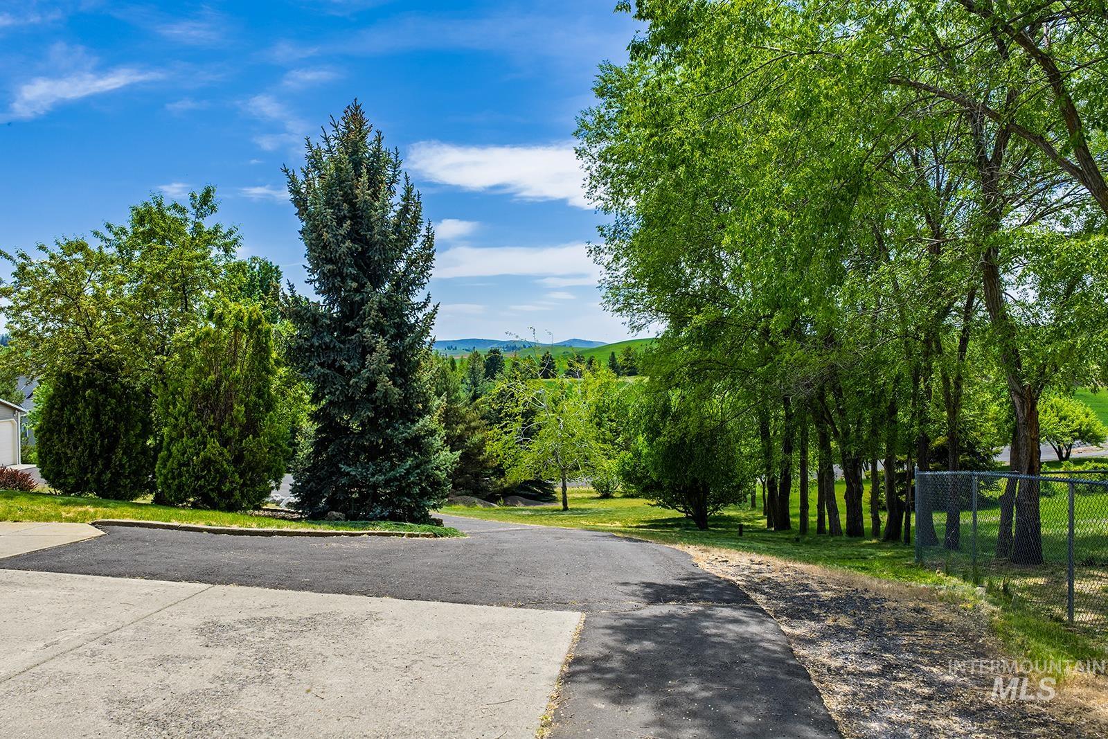 1060 Canterwood, Moscow, Idaho 83843, 5 Bedrooms, 2 Bathrooms, Residential For Sale, Price $699,000,MLS 98999911