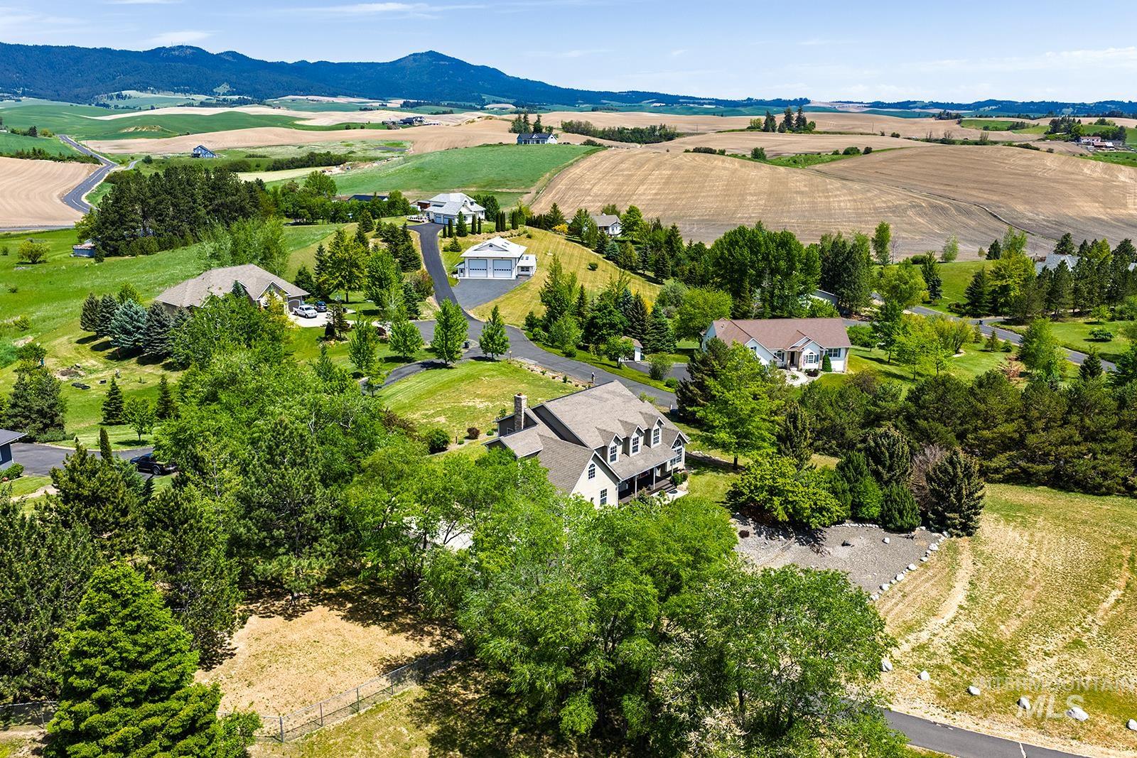 1060 Canterwood, Moscow, Idaho 83843, 5 Bedrooms, 2 Bathrooms, Residential For Sale, Price $699,000,MLS 98999911