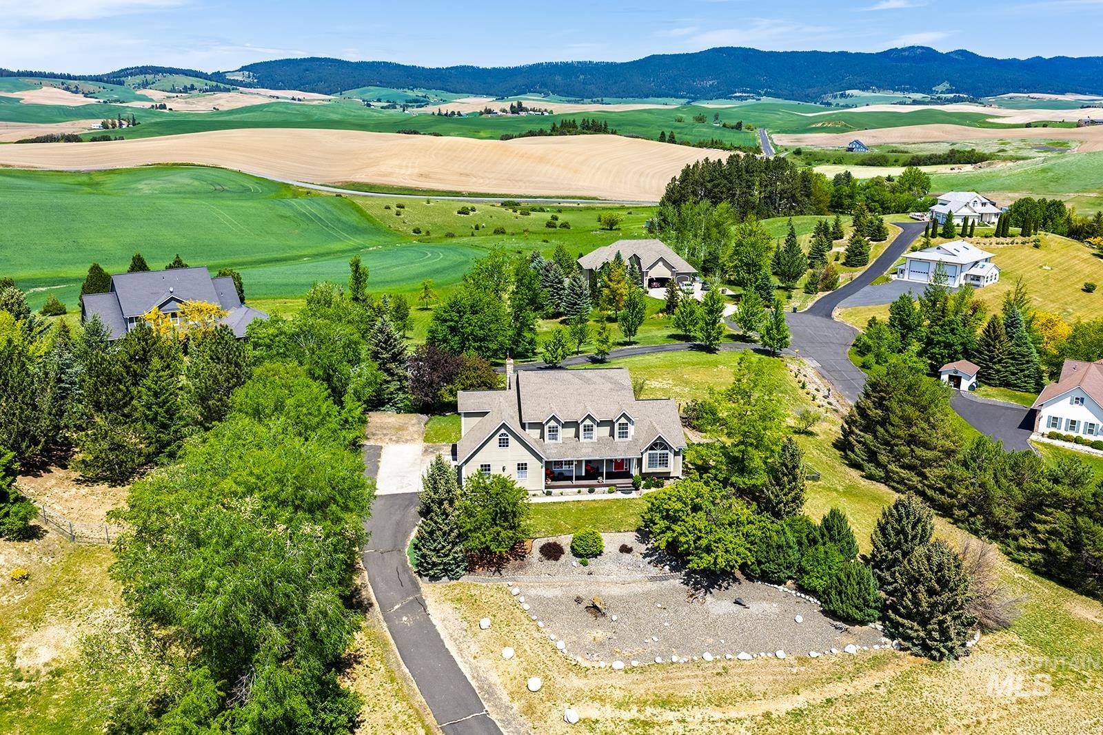 1060 Canterwood, Moscow, Idaho 83843, 5 Bedrooms, 2 Bathrooms, Residential For Sale, Price $699,000,MLS 98999911