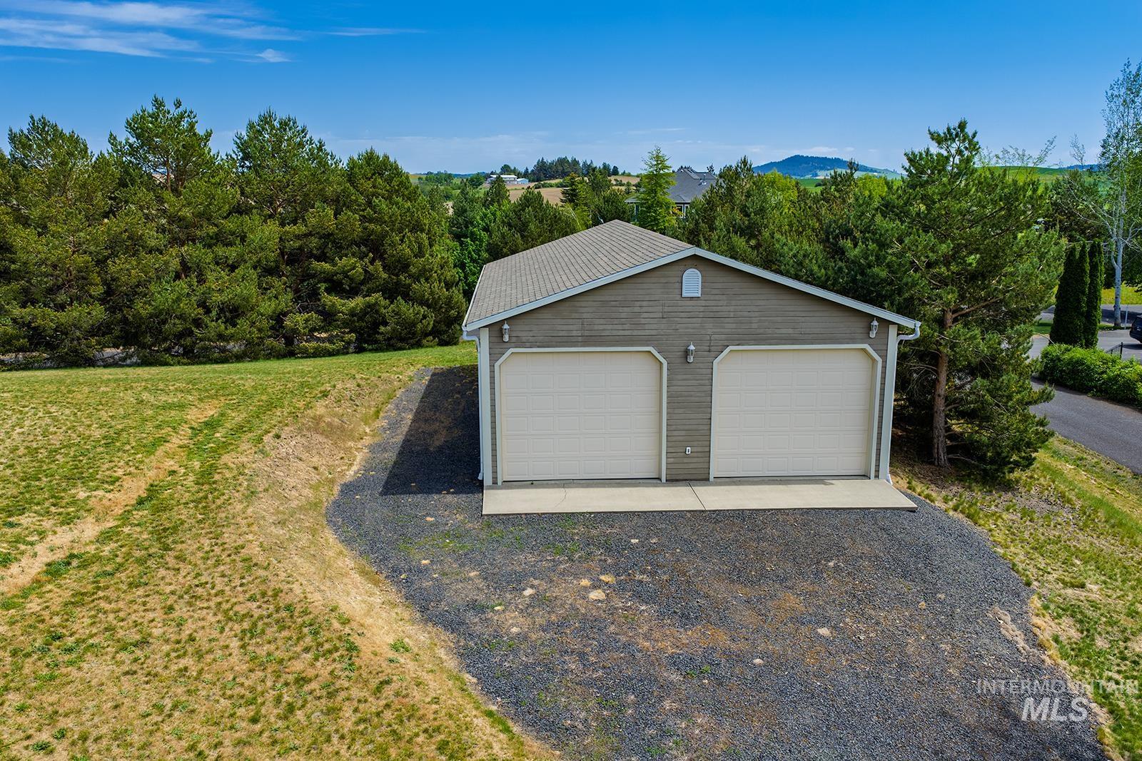 1060 Canterwood, Moscow, Idaho 83843, 5 Bedrooms, 2 Bathrooms, Residential For Sale, Price $699,000,MLS 98999911