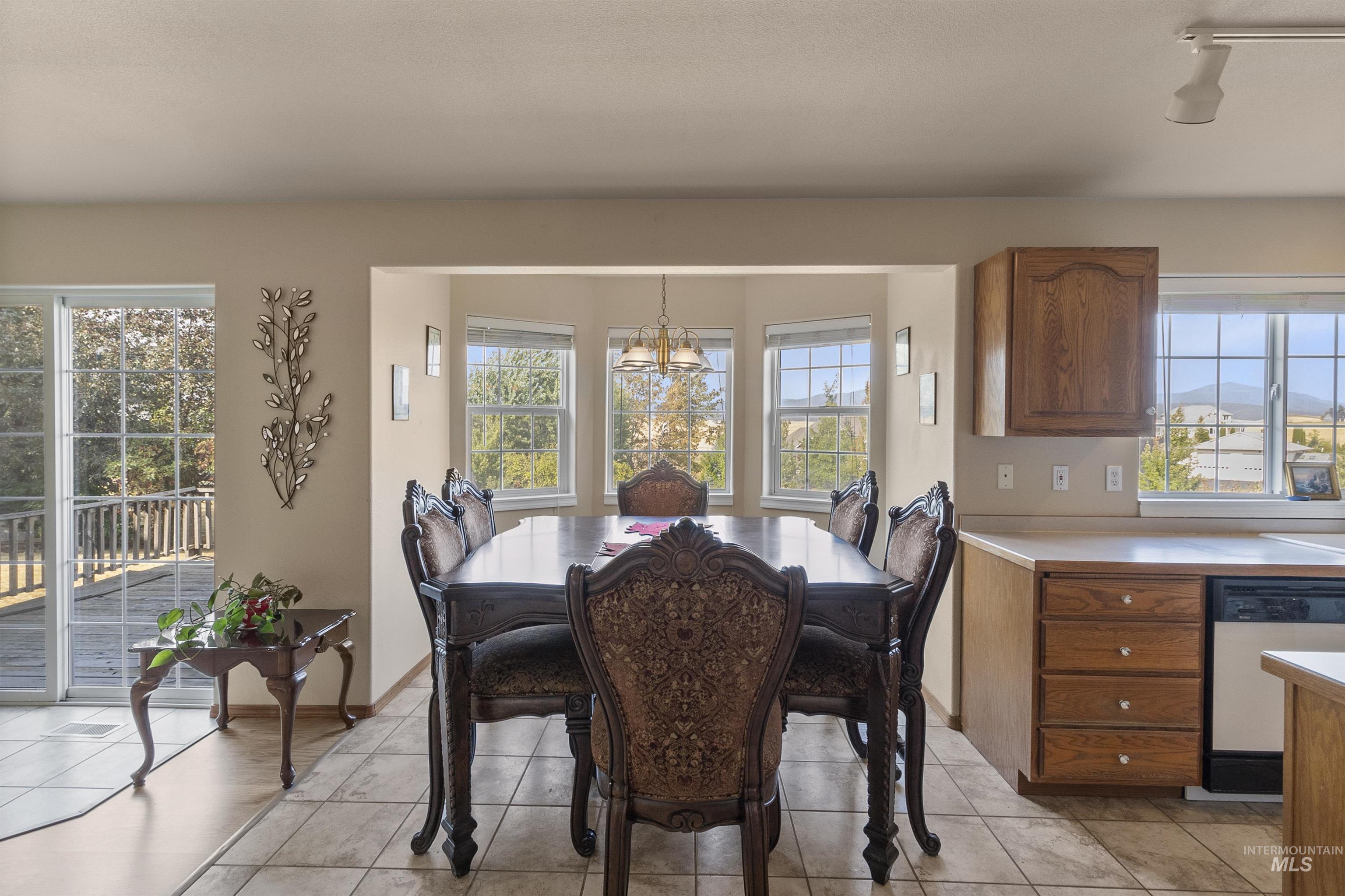 1060 Canterwood, Moscow, Idaho 83843, 5 Bedrooms, 2 Bathrooms, Residential For Sale, Price $699,000,MLS 98999911