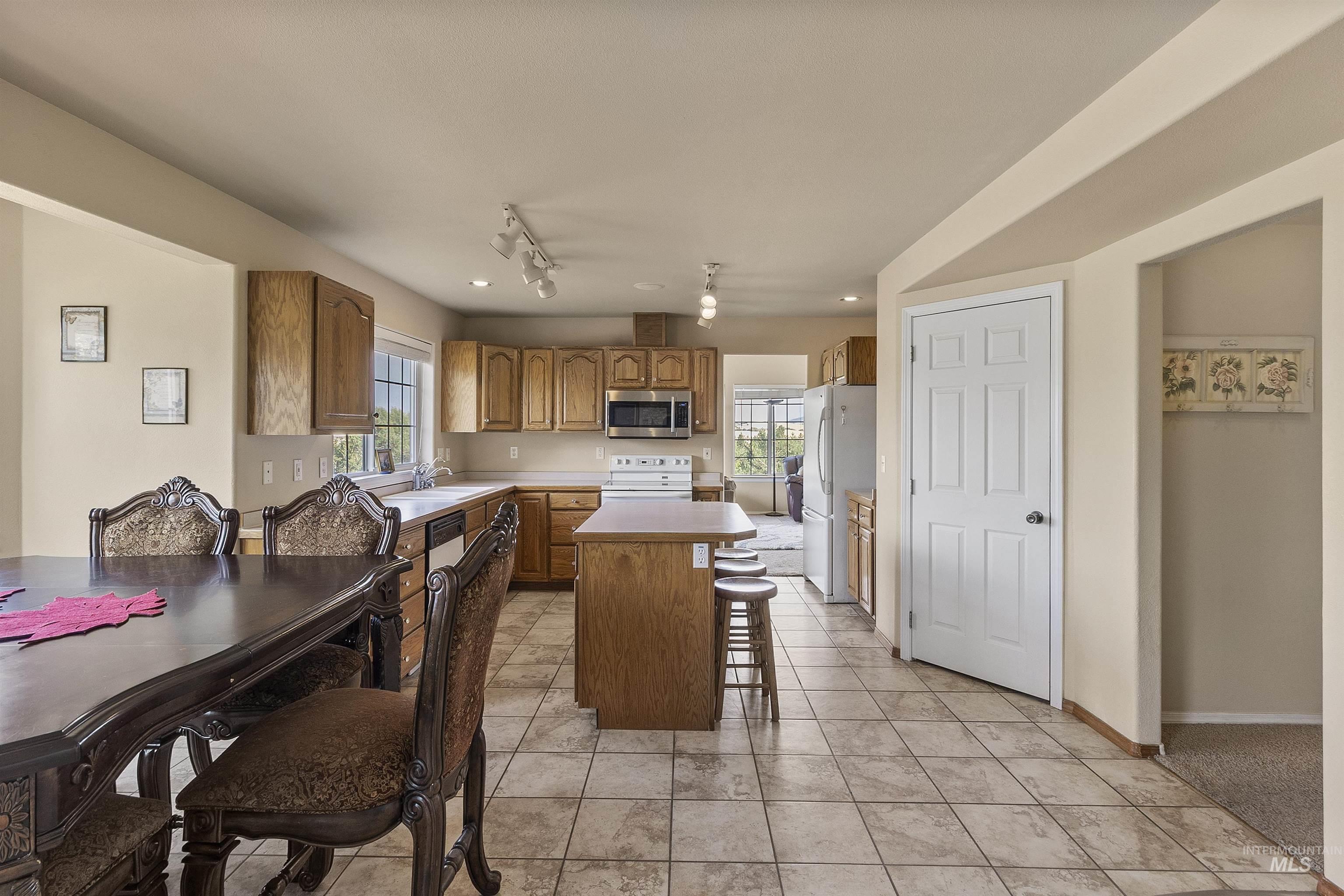 1060 Canterwood, Moscow, Idaho 83843, 5 Bedrooms, 2 Bathrooms, Residential For Sale, Price $699,000,MLS 98999911