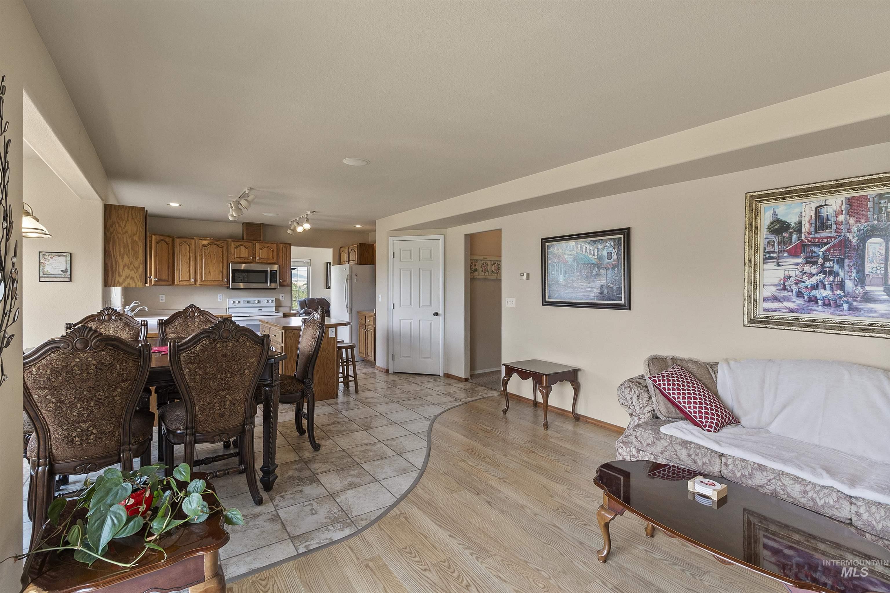 1060 Canterwood, Moscow, Idaho 83843, 5 Bedrooms, 2 Bathrooms, Residential For Sale, Price $699,000,MLS 98999911