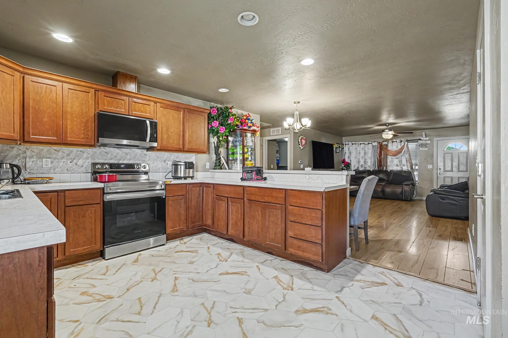 7764 Gary Ln, Boise, Idaho 83714, 4 Bedrooms, 2 Bathrooms, Residential For Sale, Price $450,000, 98999912
