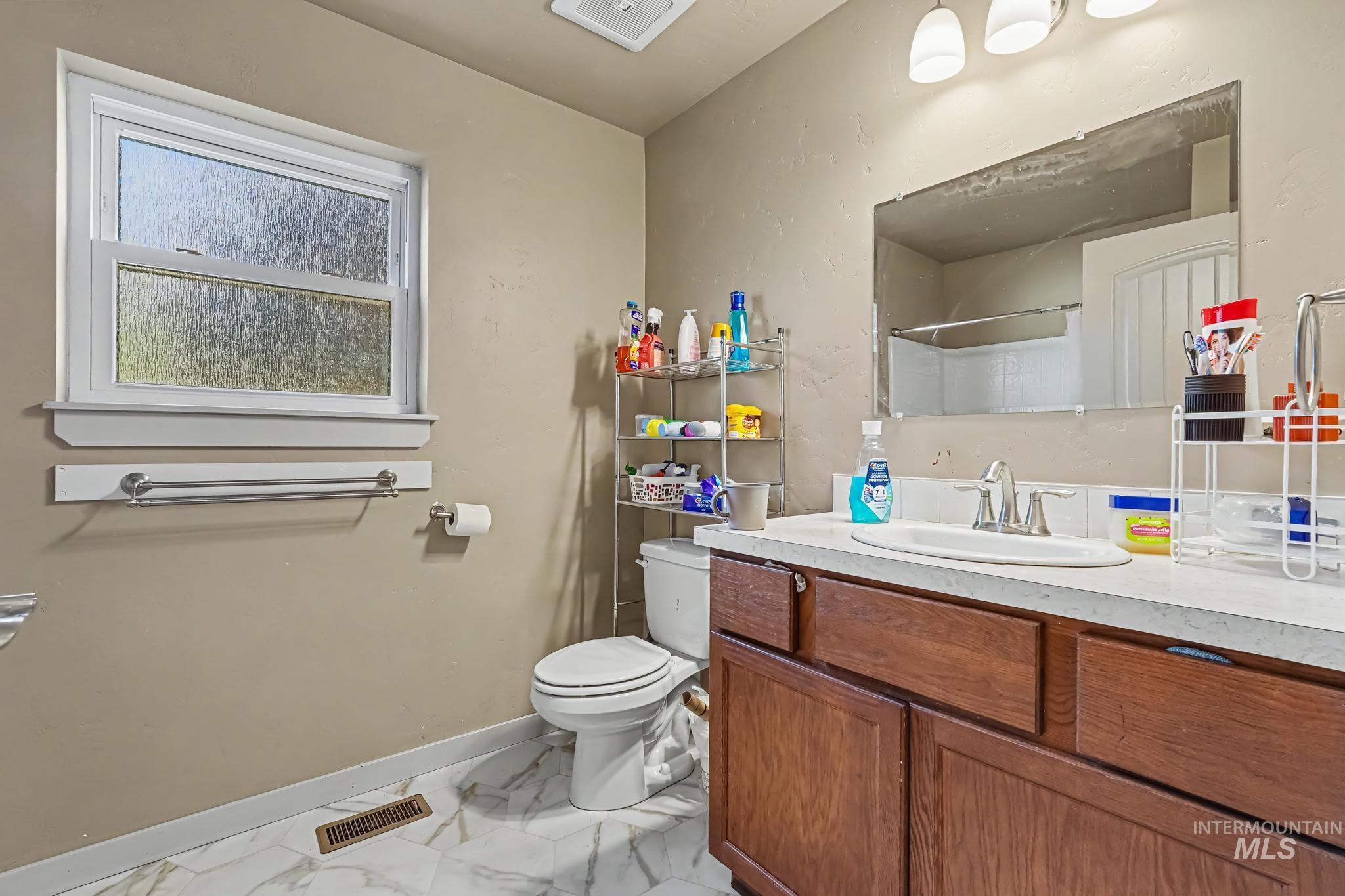 7764 Gary Ln, Boise, Idaho 83714, 4 Bedrooms, 2 Bathrooms, Residential For Sale, Price $450,000, 98999912