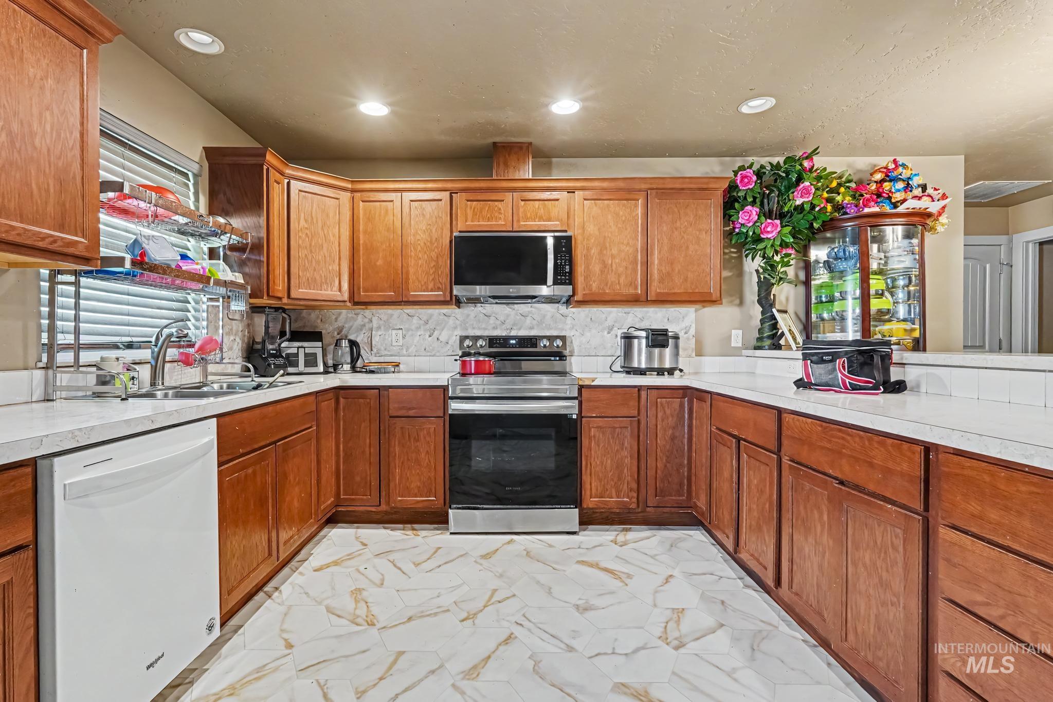 7764 Gary Ln, Boise, Idaho 83714, 4 Bedrooms, 2 Bathrooms, Residential For Sale, Price $450,000, 98999912