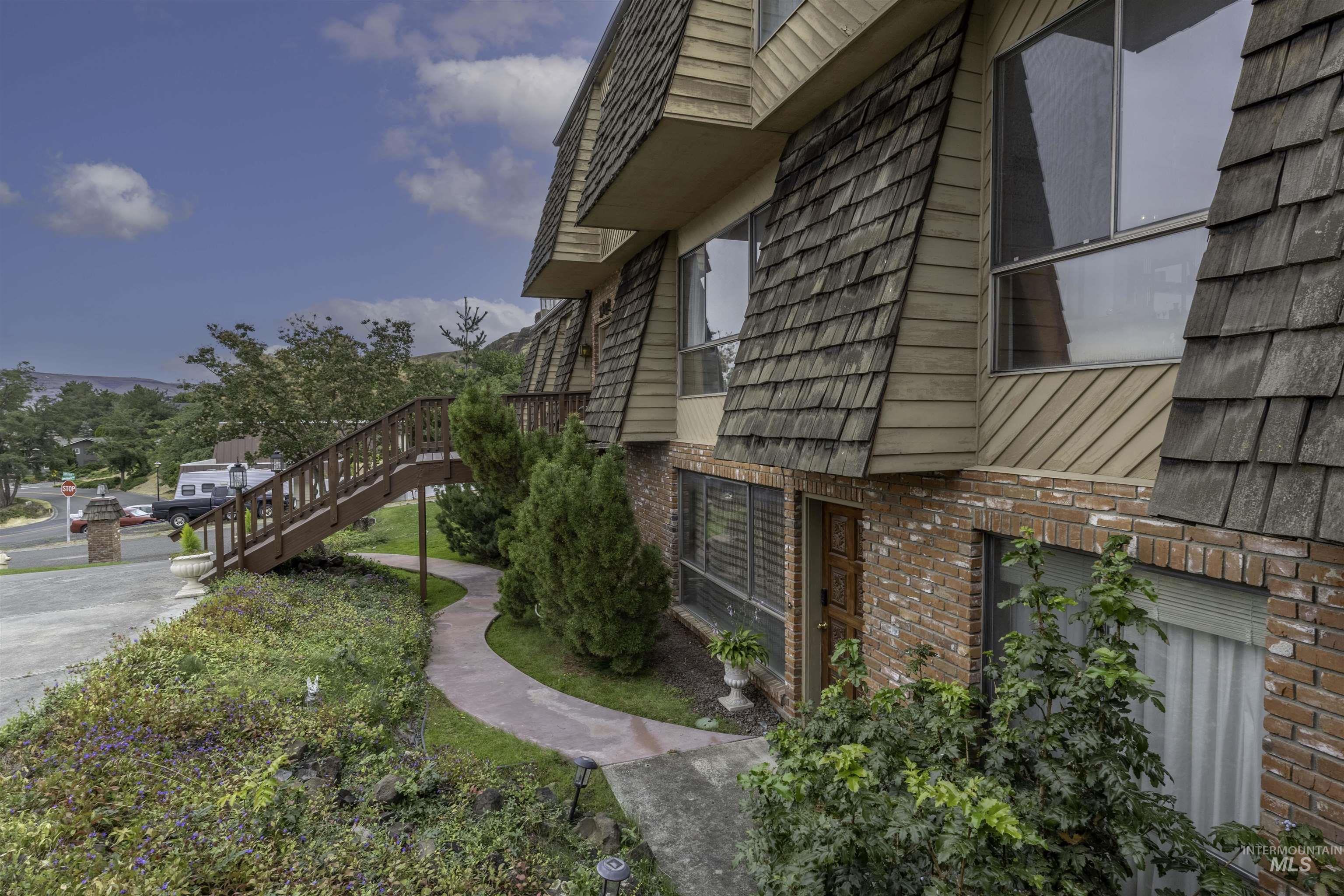 3811 Country Club Dr, Lewiston, Idaho 83501, 4 Bedrooms, 4 Bathrooms, Residential For Sale, Price $794,000,MLS 98999915