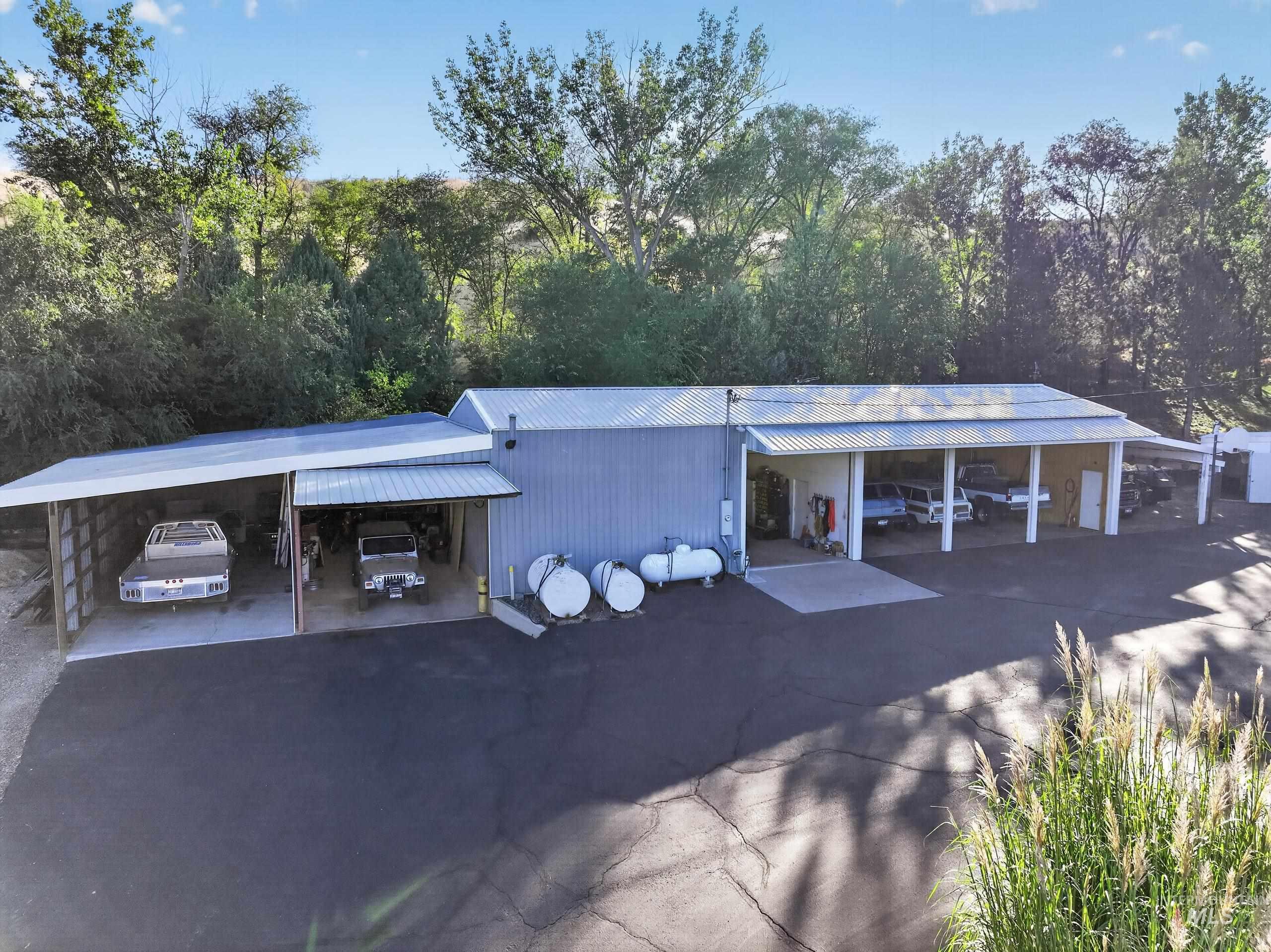 5540 Finley Rd, Fruitland, Idaho 83619, 3 Bedrooms, 2 Bathrooms, Residential For Sale, Price $1,350,000, 98999916