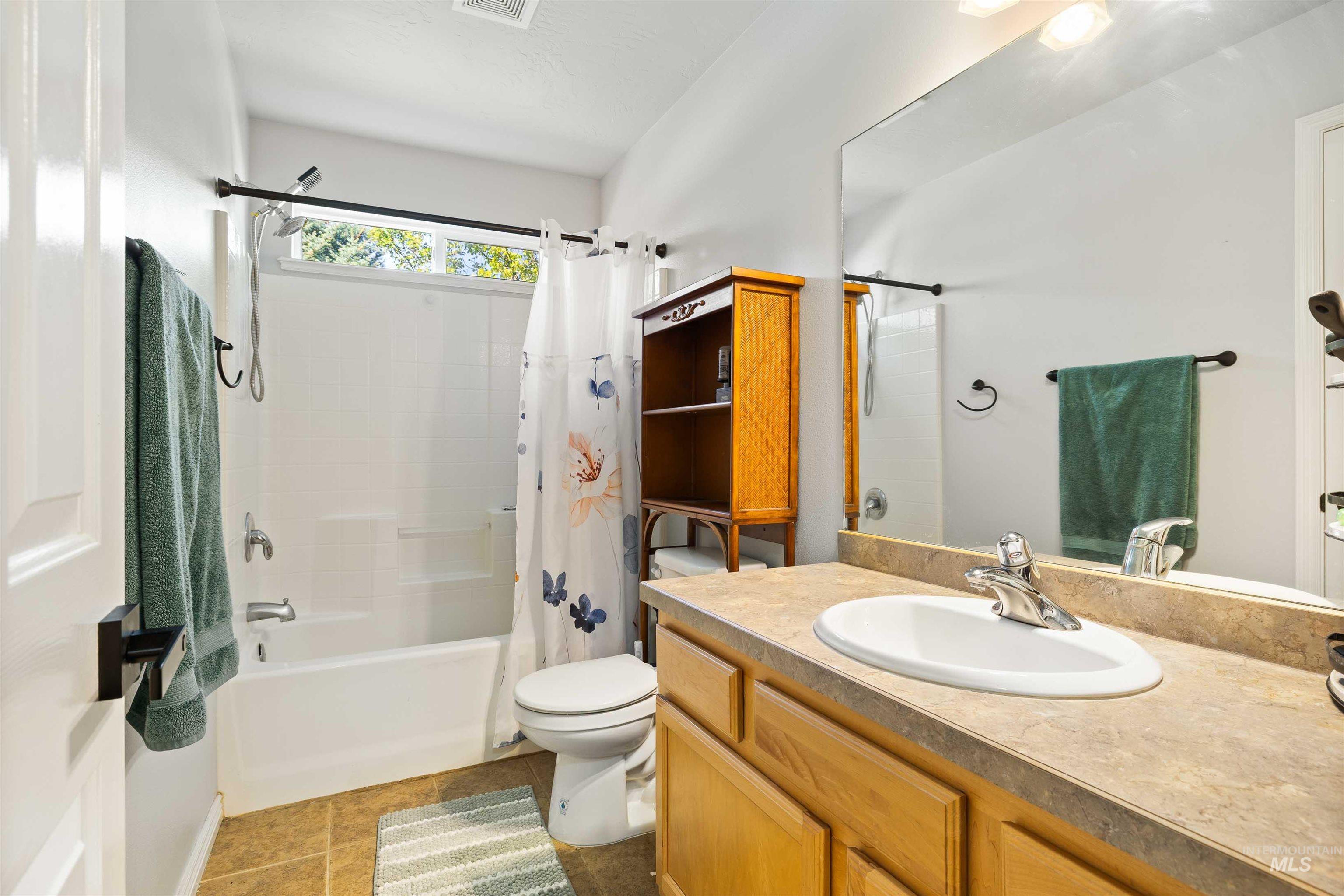 330 Shadetree Trail, Twin Falls, Idaho 83301, 3 Bedrooms, 2 Bathrooms, Residential For Sale, Price $409,900, 98999917