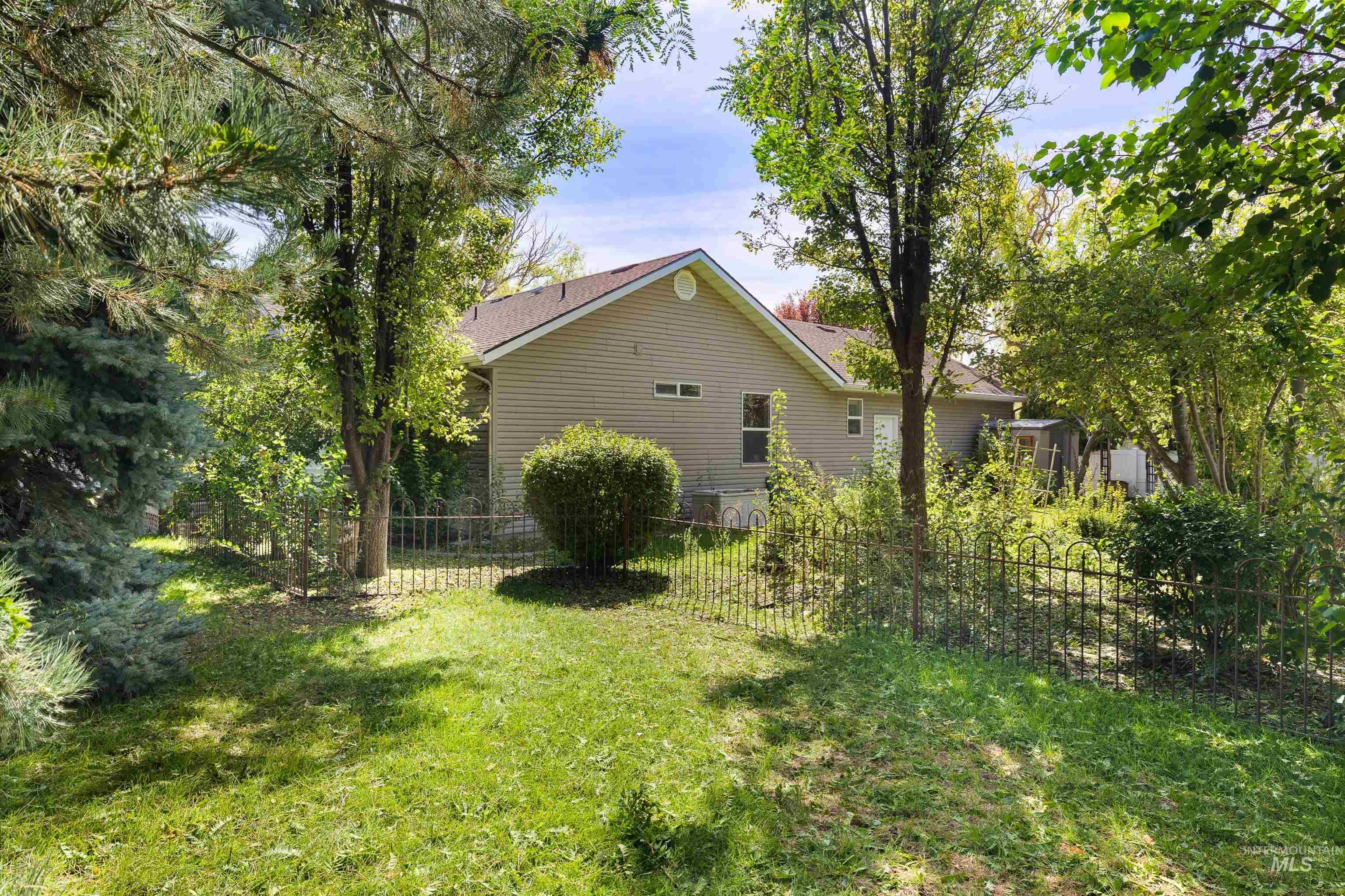 330 Shadetree Trail, Twin Falls, Idaho 83301, 3 Bedrooms, 2 Bathrooms, Residential For Sale, Price $409,900, 98999917