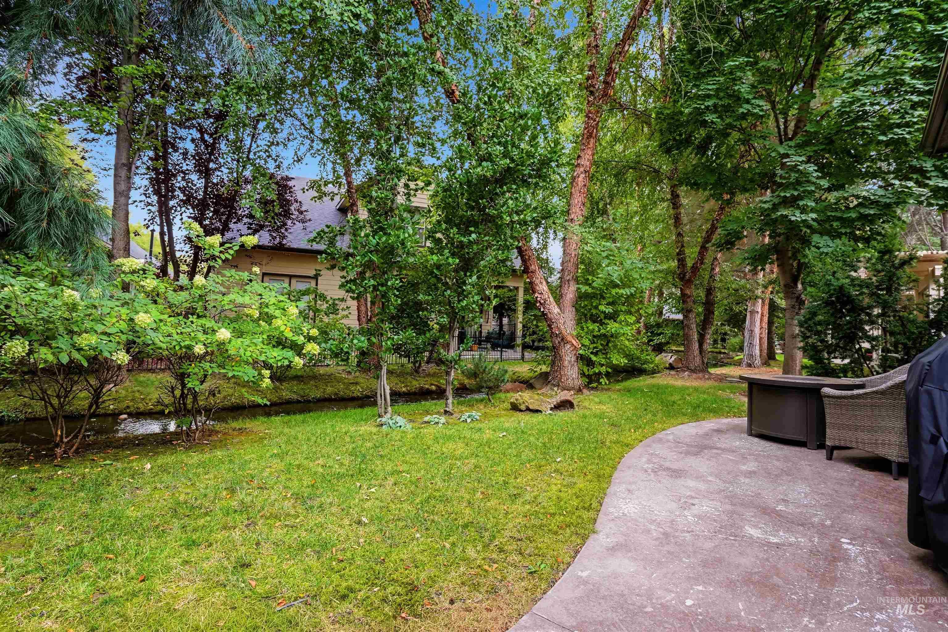 1650 S Stream Pointe Ln, Eagle, Idaho 83616, 3 Bedrooms, 2.5 Bathrooms, Residential For Sale, Price $998,000, 98999919