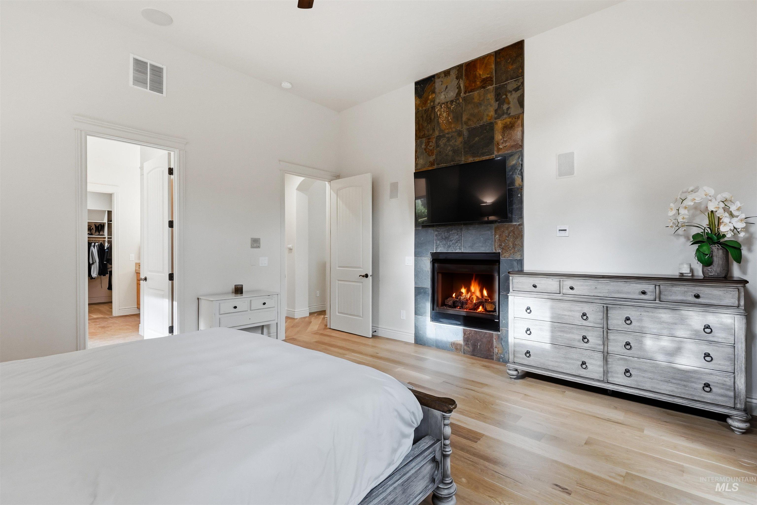 1650 S Stream Pointe Ln, Eagle, Idaho 83616, 3 Bedrooms, 2.5 Bathrooms, Residential For Sale, Price $998,000, 98999919