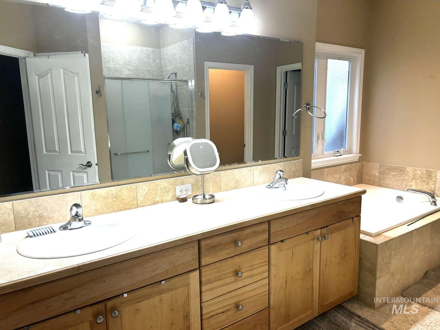 3738 N Hollymount Way, Meridian, Idaho 83646, 3 Bedrooms, 2 Bathrooms, Residential For Sale, Price $624,900, 98999924